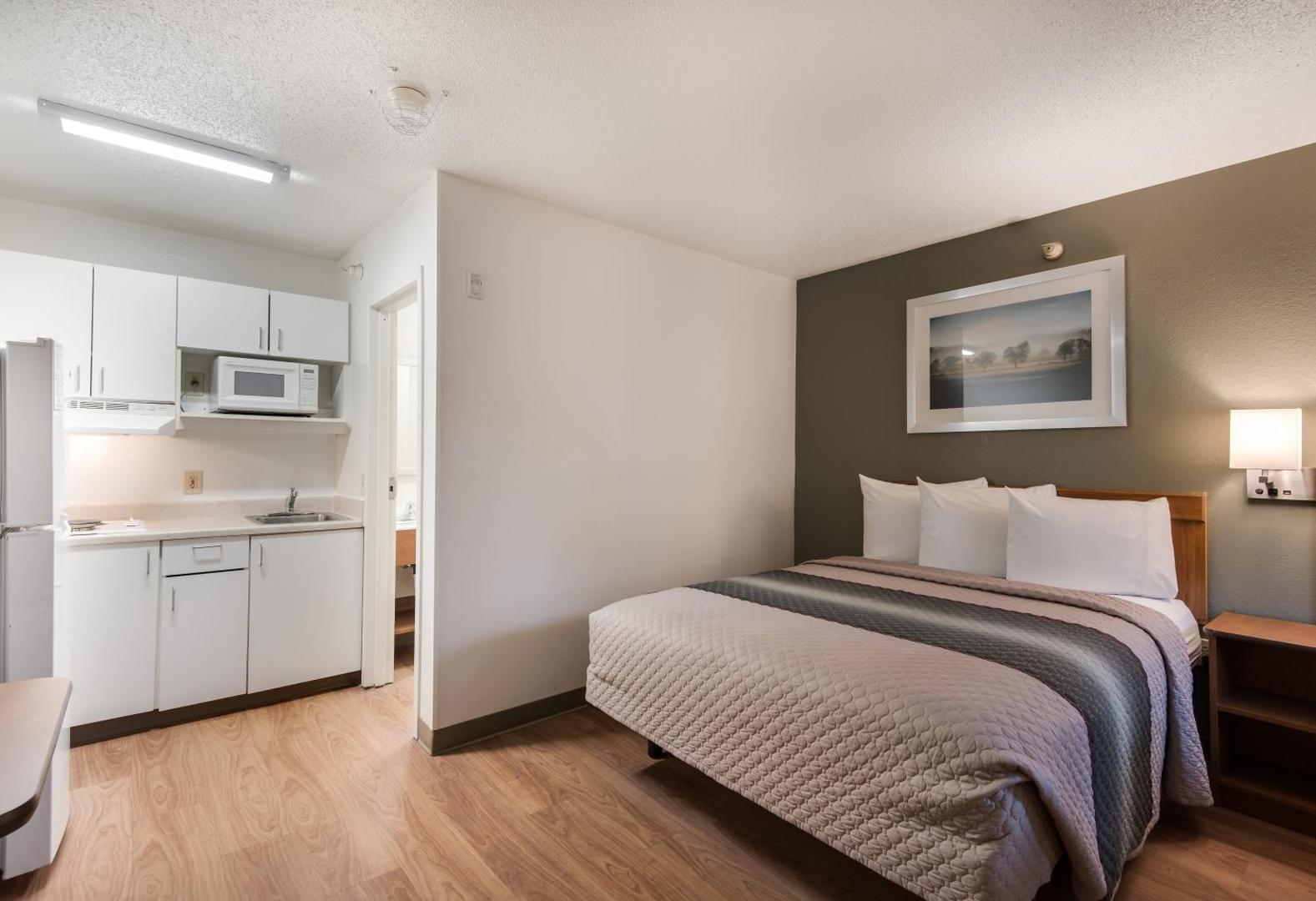 Birch Hill Suites Kansas City - Independence