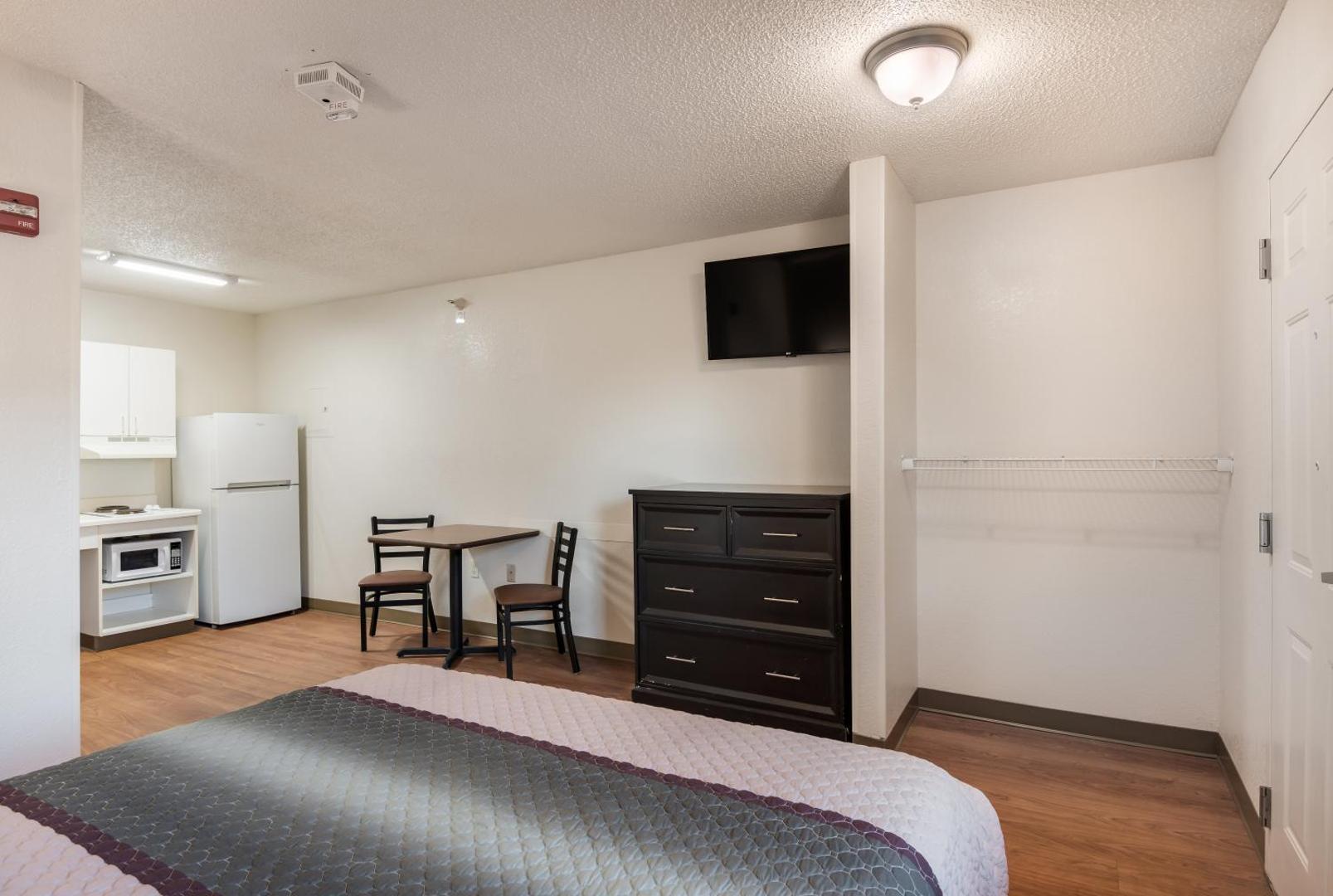 Birch Hill Suites Kansas City - Independence