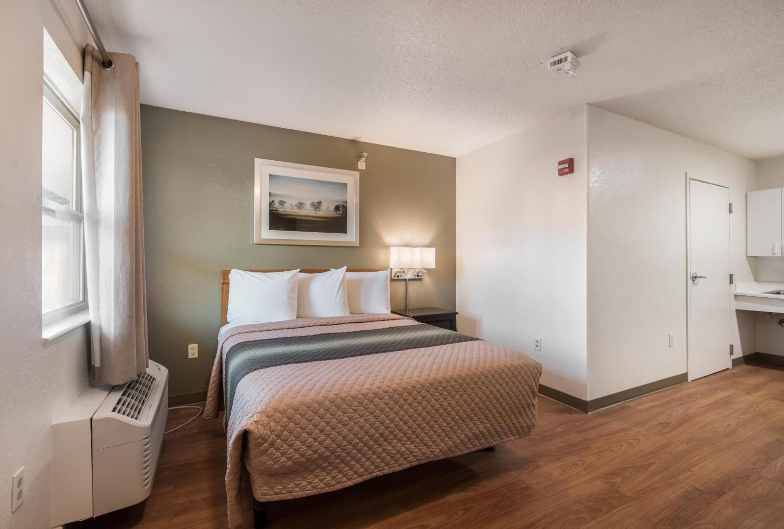 Birch Hill Suites Kansas City - Independence