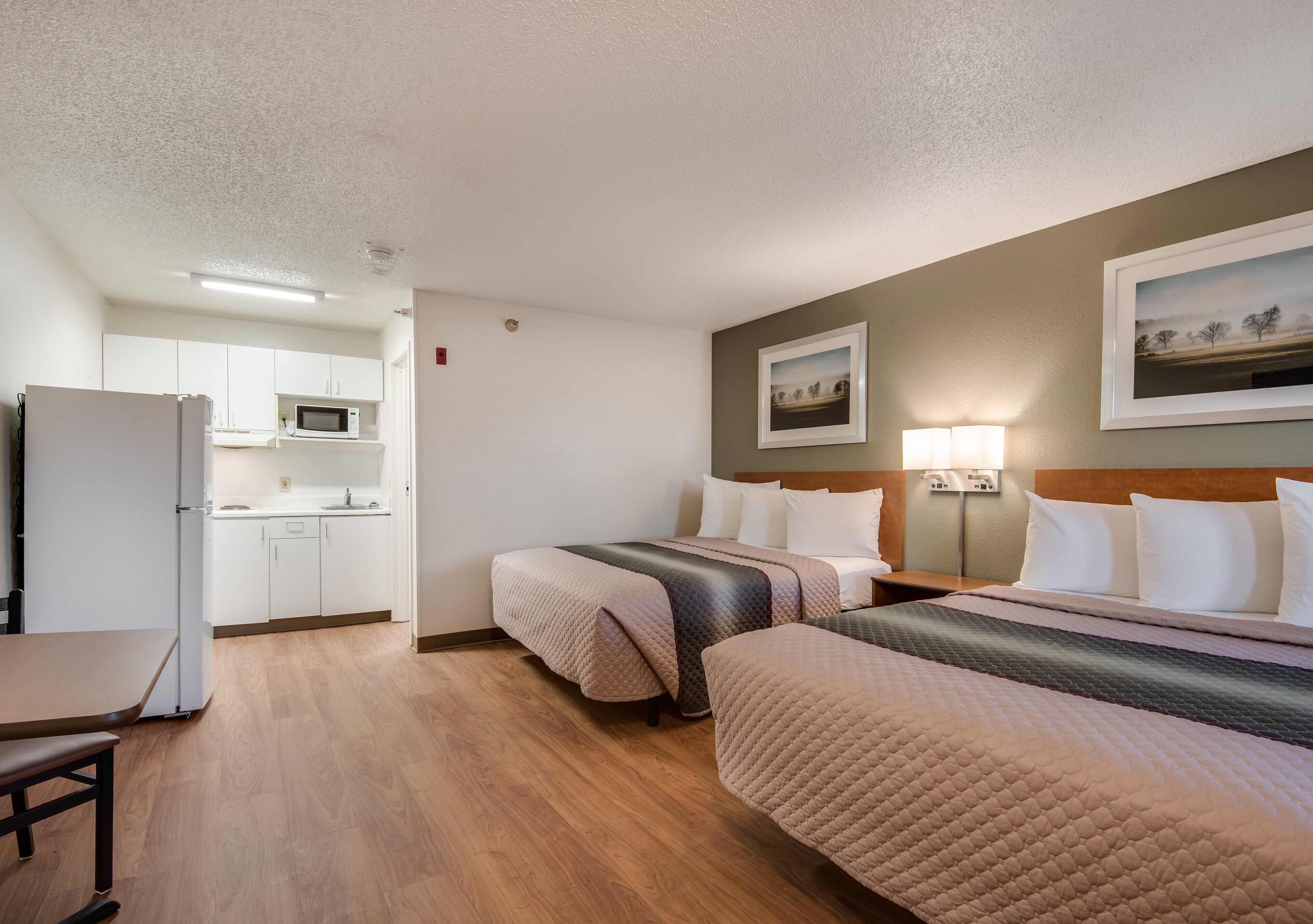 Birch Hill Suites Kansas City - Independence