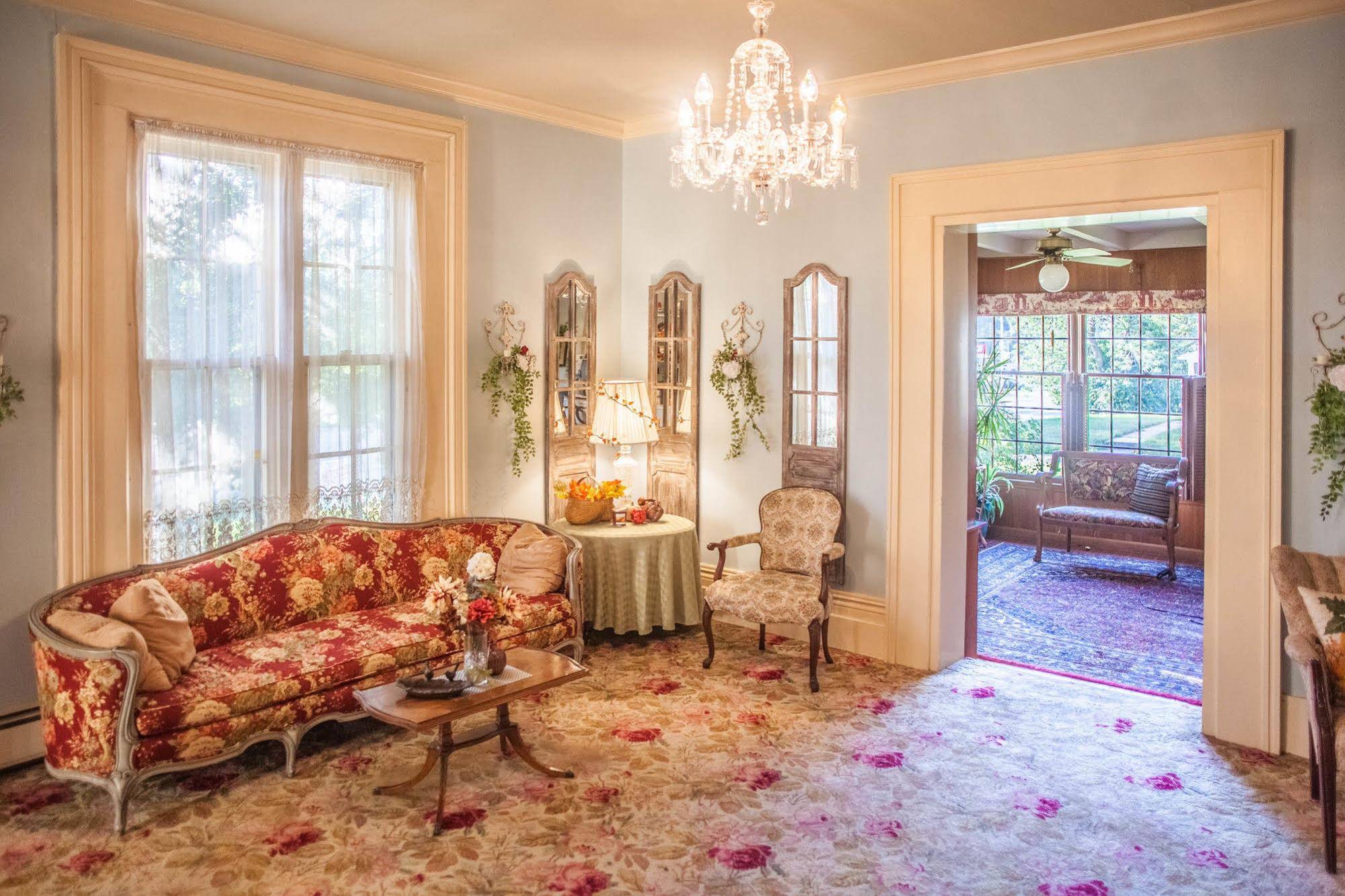 Silver Heart Inn Bed & Breakfast