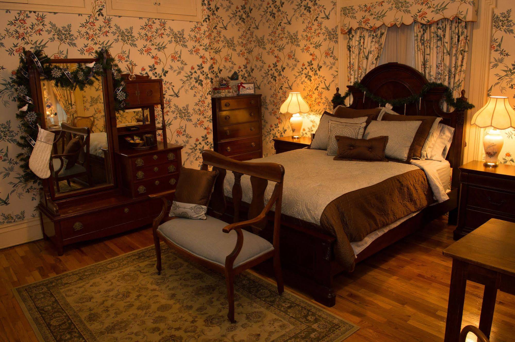 Silver Heart Inn Bed & Breakfast