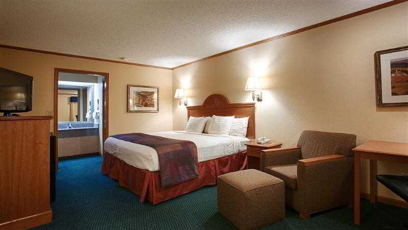 SureStay by Best Western Kansas City Country Inn North