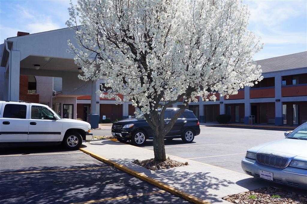 SureStay by Best Western Kansas City Country Inn North