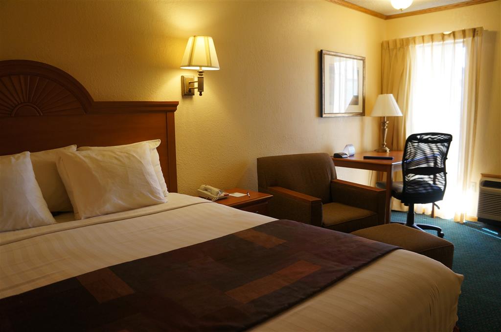 SureStay by Best Western Kansas City Country Inn North