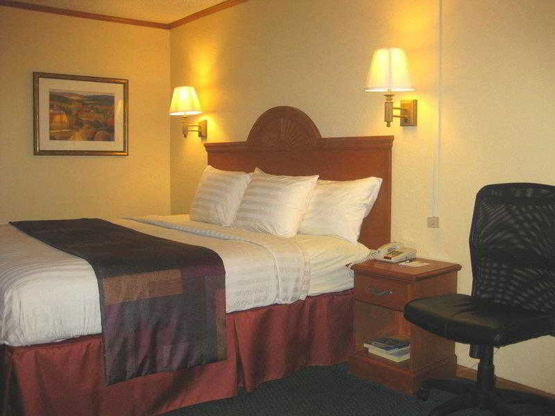 SureStay by Best Western Kansas City Country Inn North