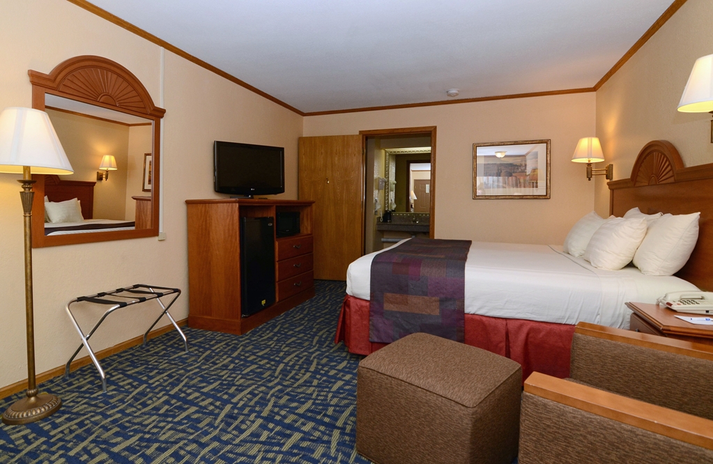 SureStay by Best Western Kansas City Country Inn North