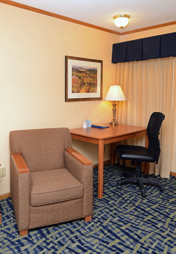 SureStay by Best Western Kansas City Country Inn North