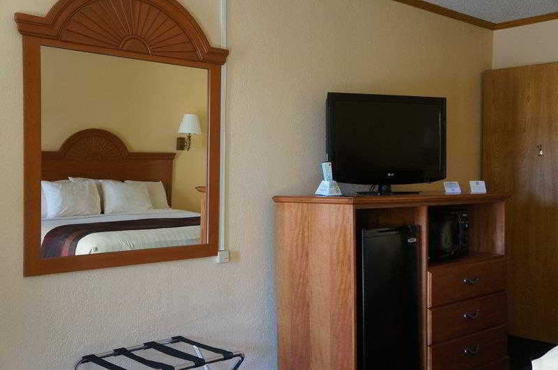 SureStay by Best Western Kansas City Country Inn North