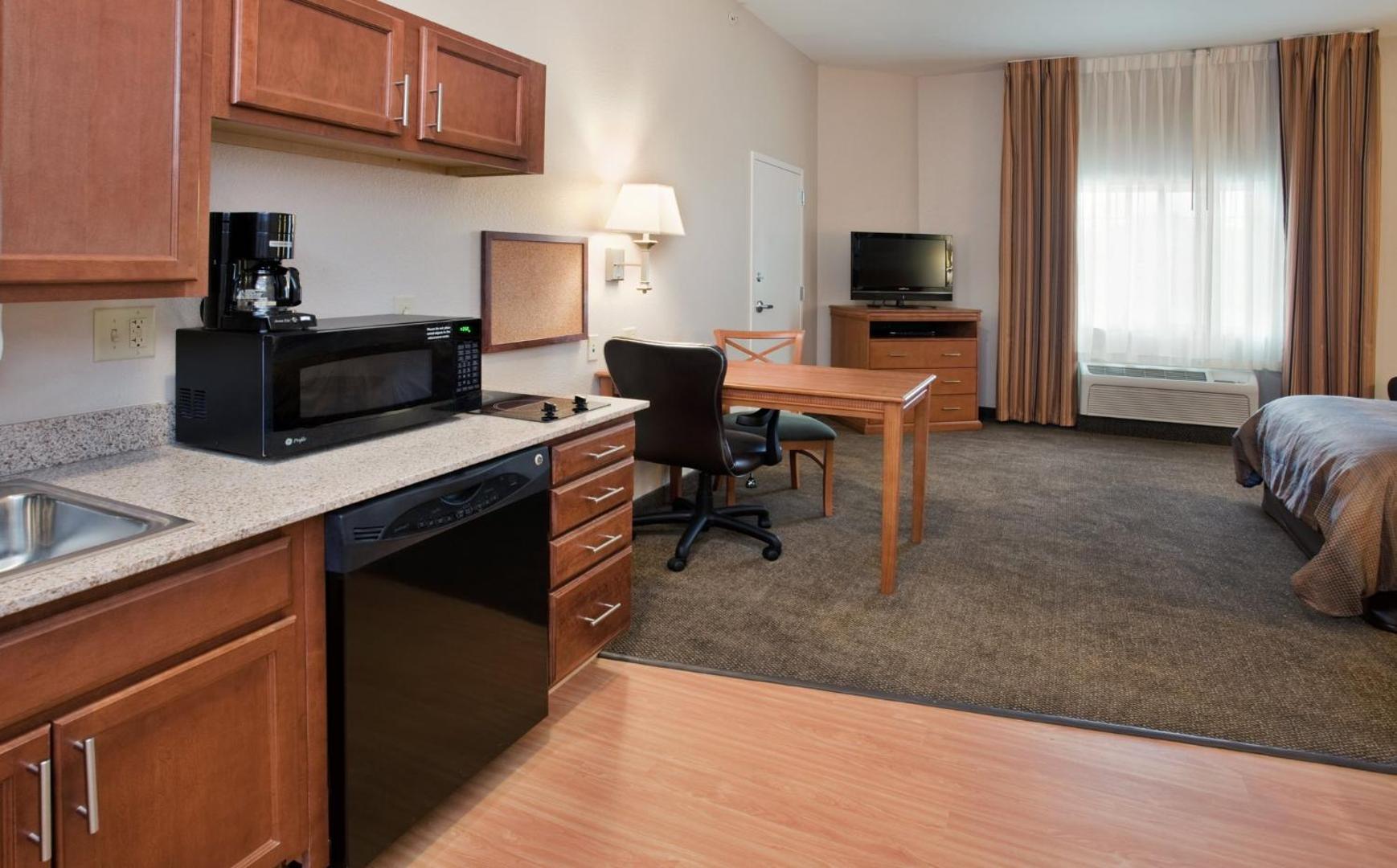 Candlewood Suites Kansas City Northeast