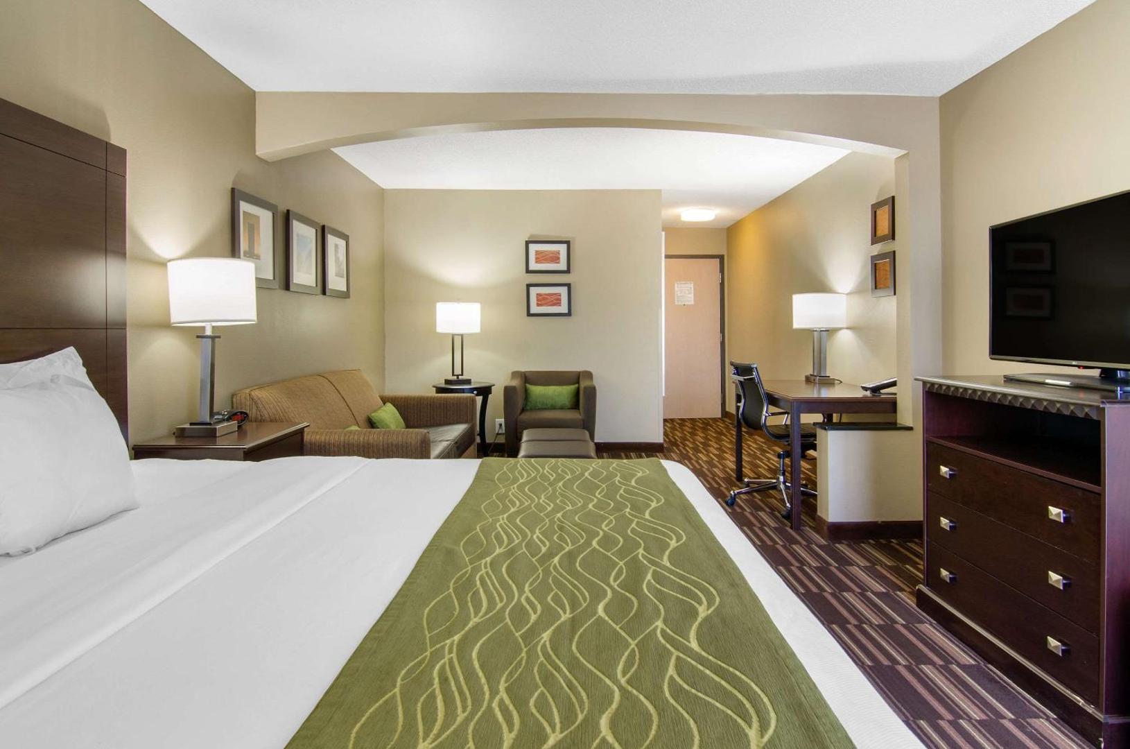 Comfort Inn & Suites Kansas City - Northeast