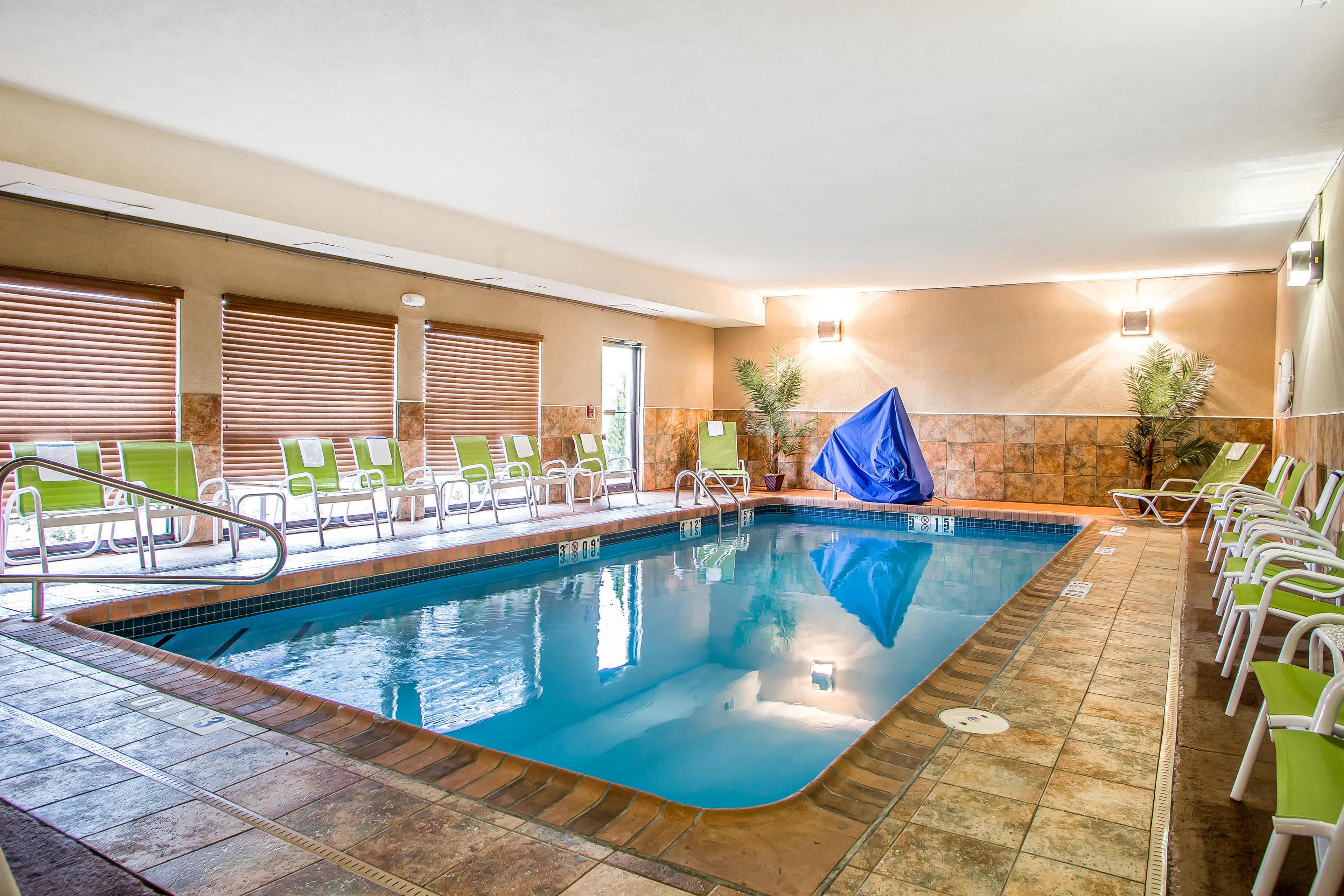 Comfort Inn & Suites Kansas City - Northeast