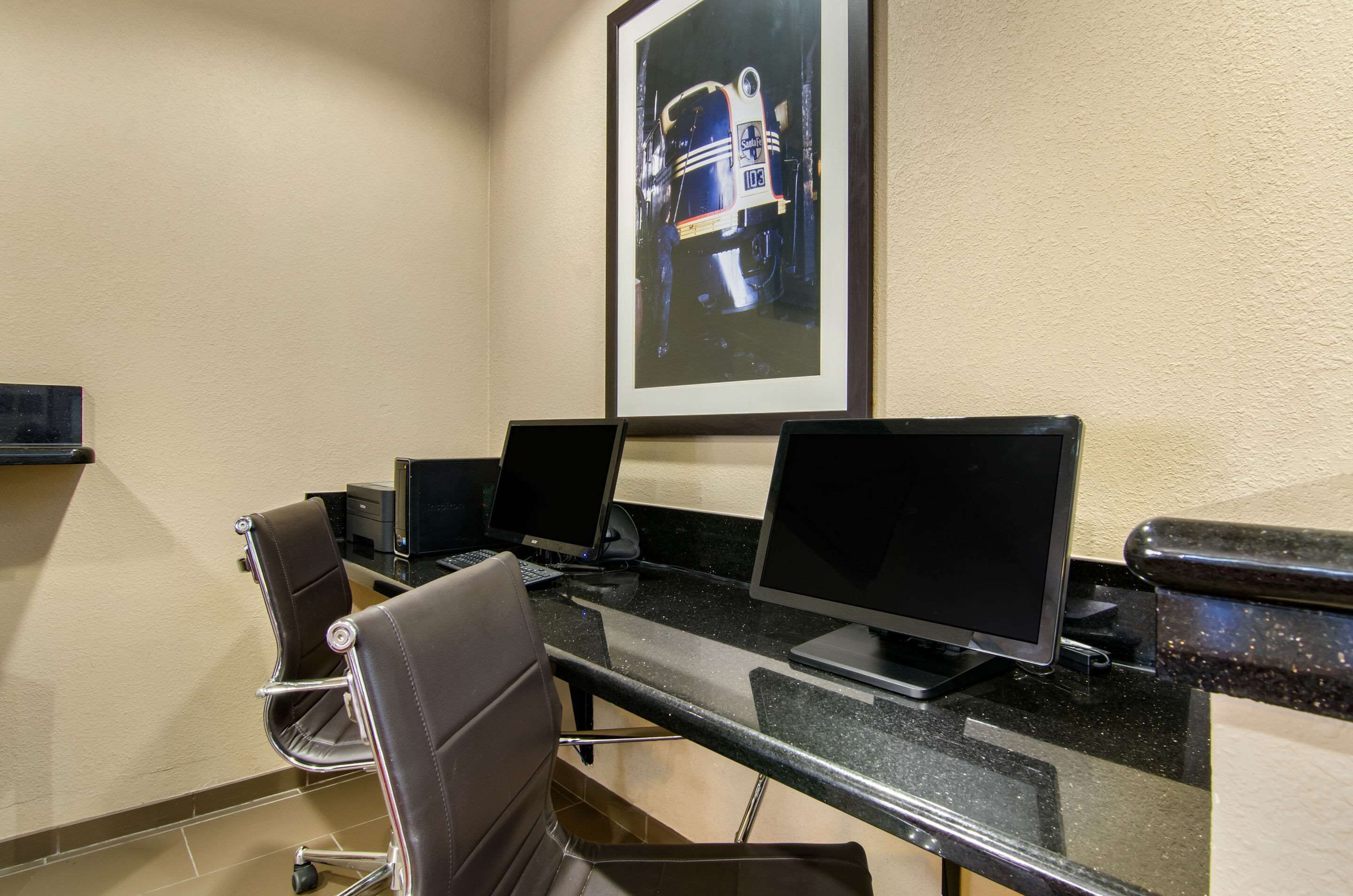Comfort Inn & Suites Kansas City - Northeast
