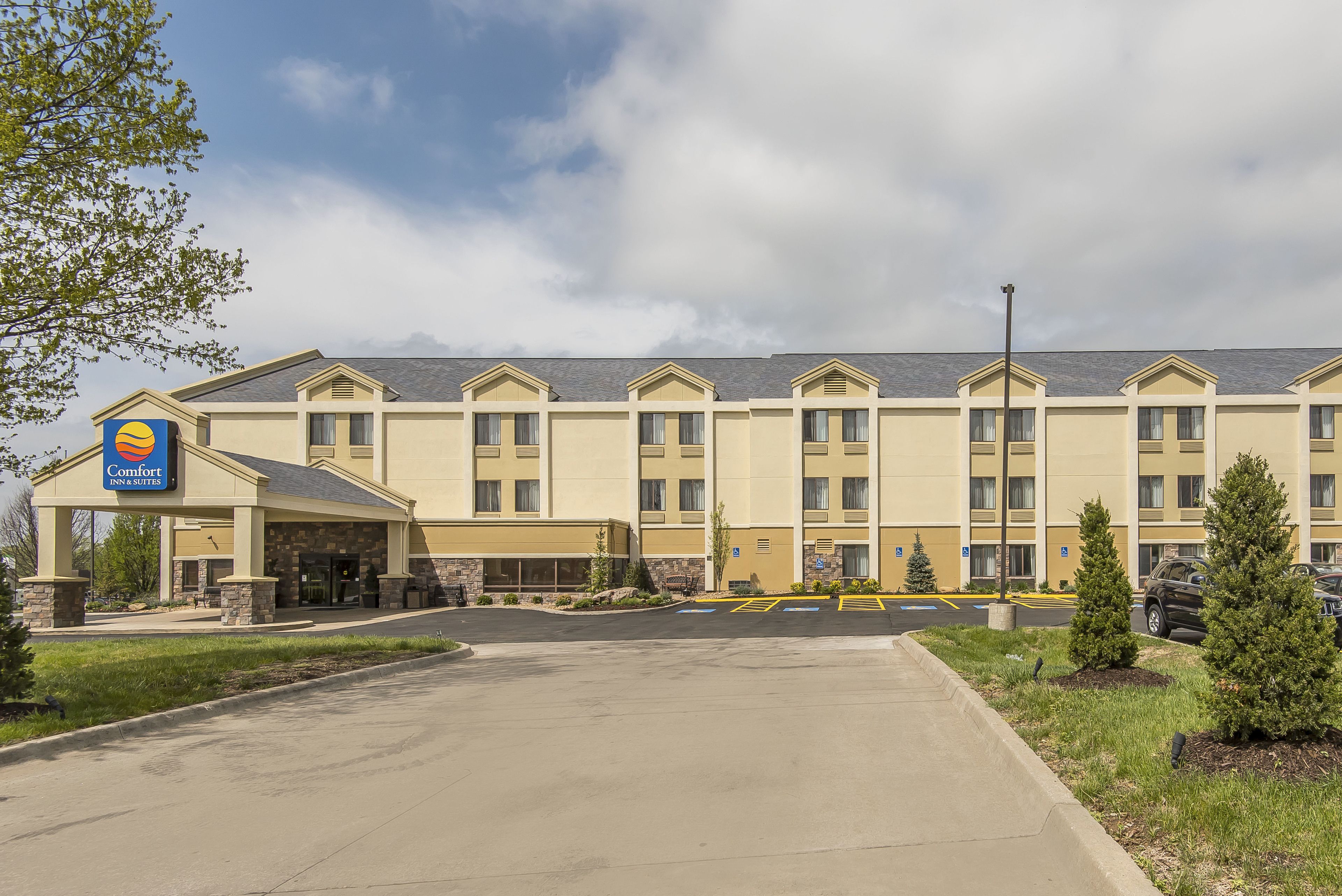 Comfort Inn & Suites Kansas City - Northeast