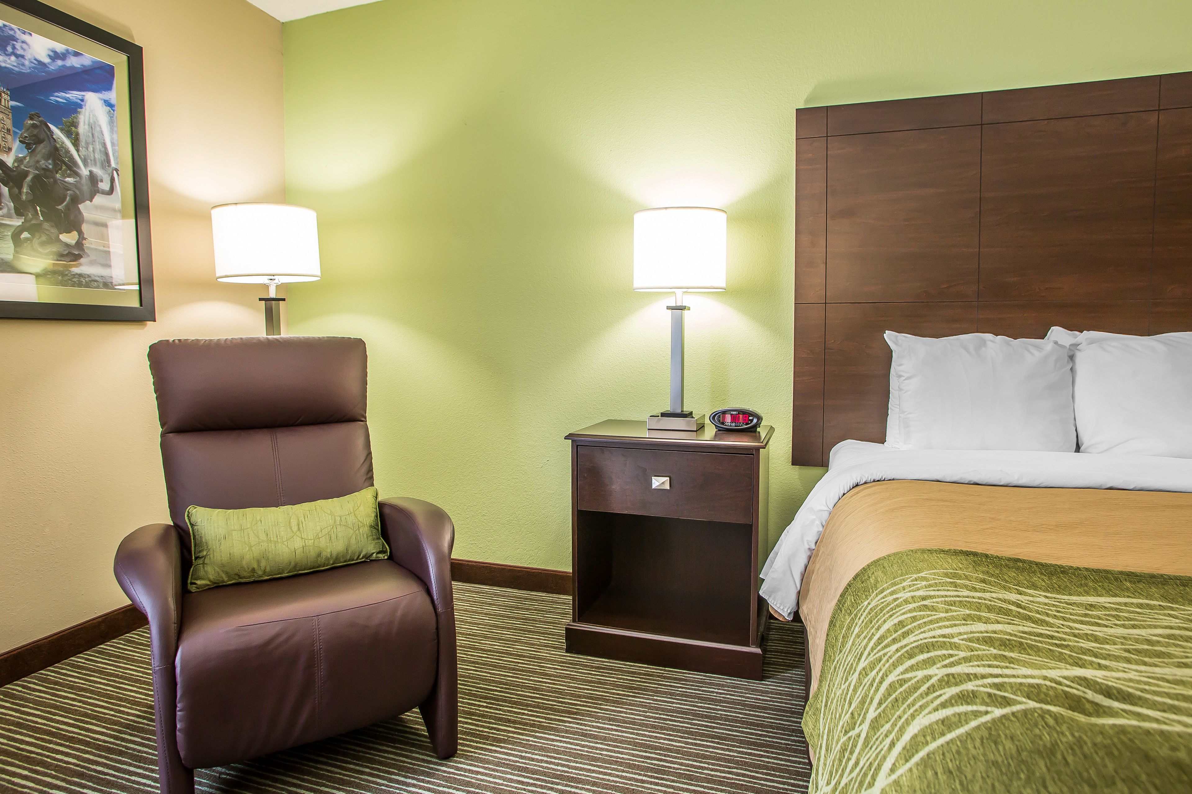Comfort Inn & Suites Kansas City - Northeast