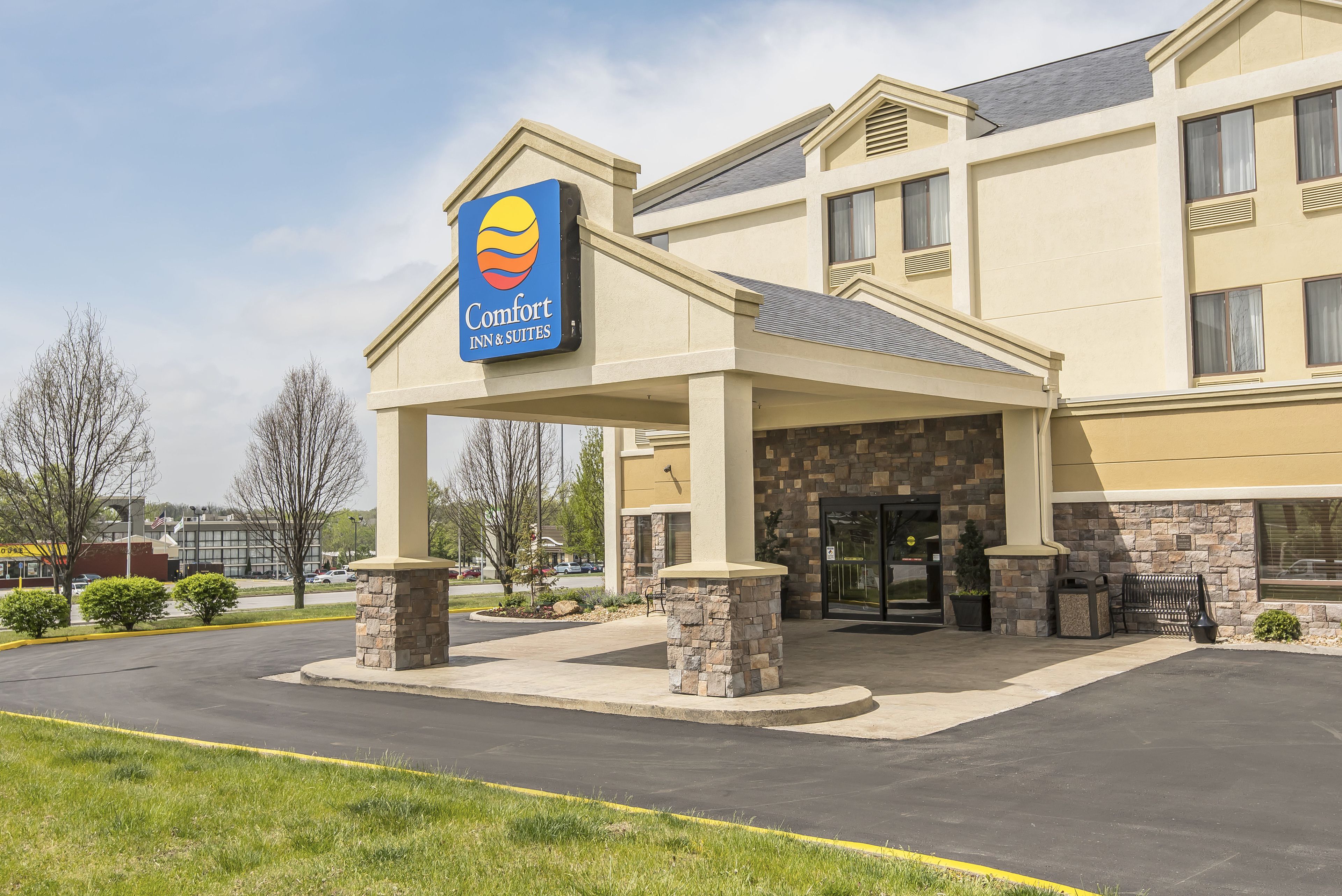 Comfort Inn & Suites Kansas City - Northeast