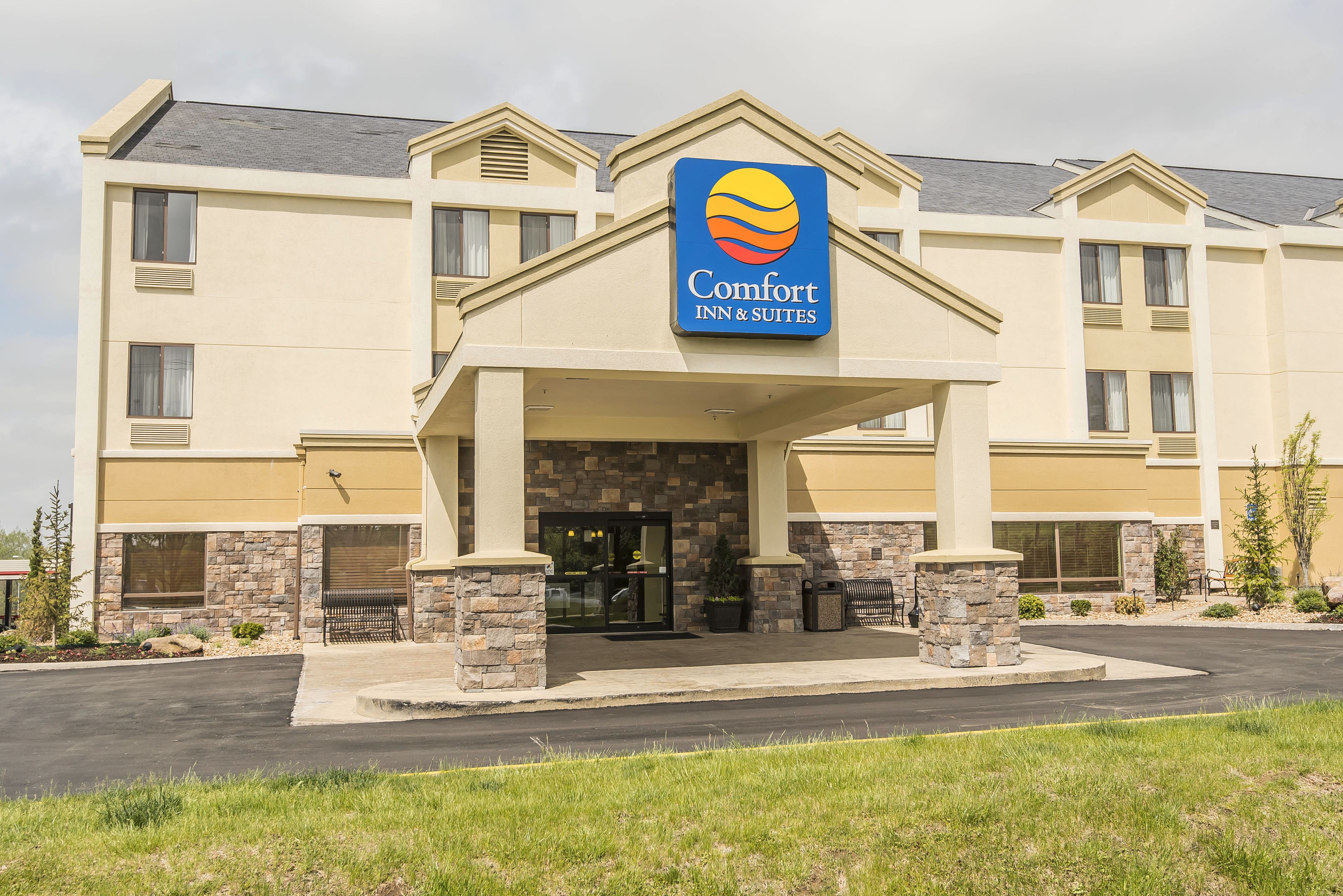 Comfort Inn & Suites Kansas City - Northeast