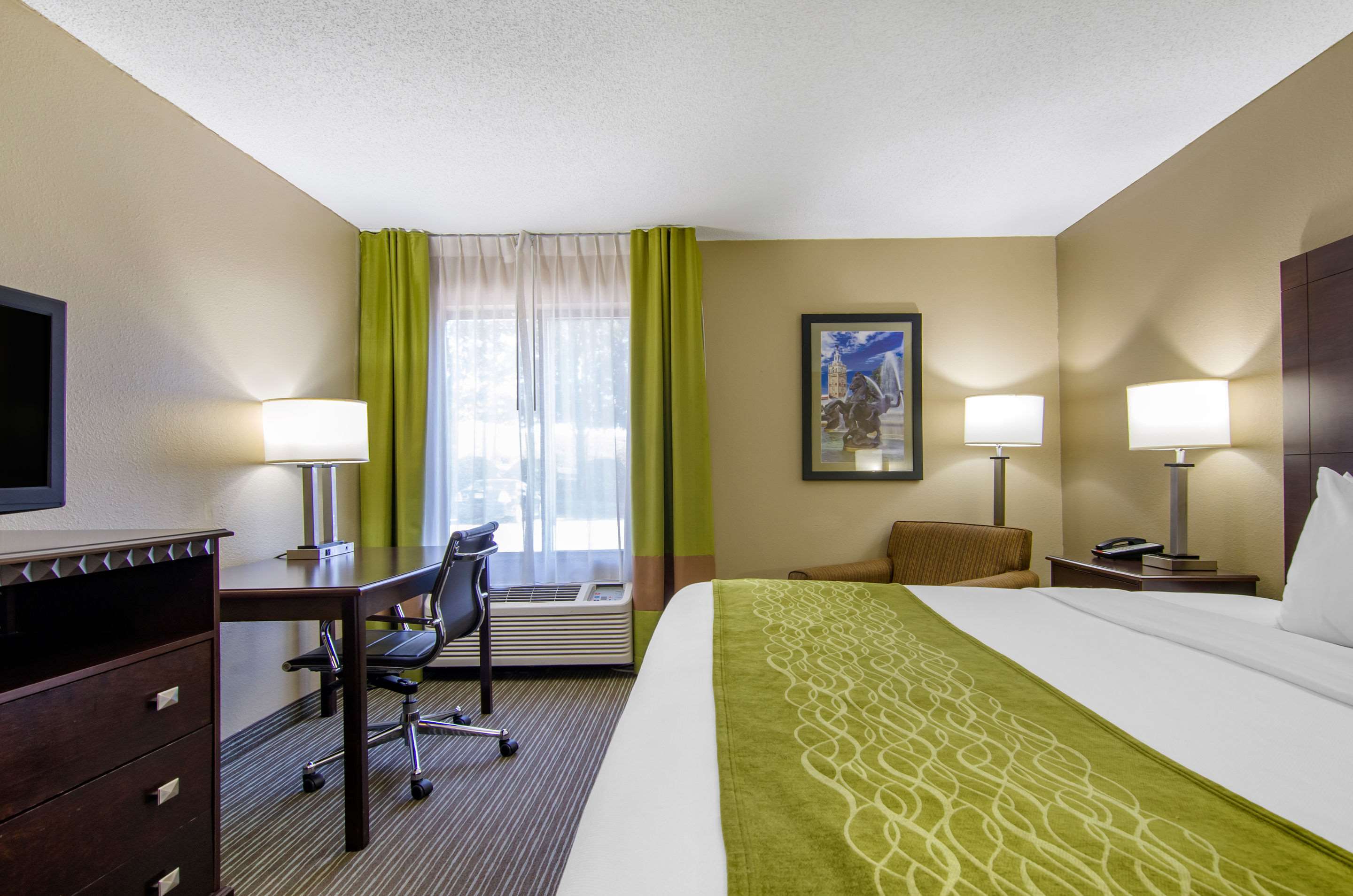 Comfort Inn & Suites Kansas City - Northeast