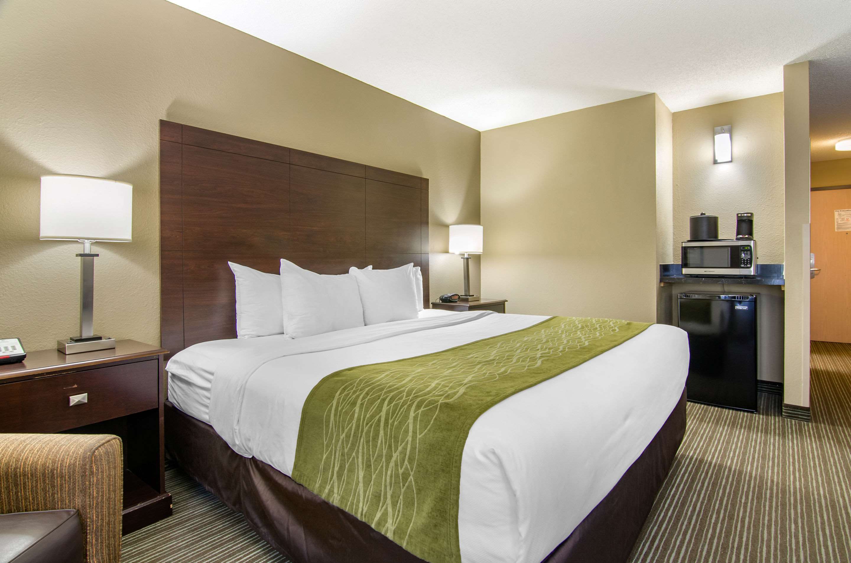 Comfort Inn & Suites Kansas City - Northeast