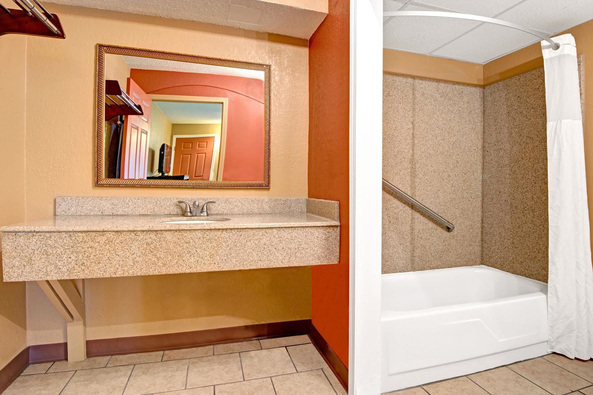 Days Inn by Wyndham Kansas City