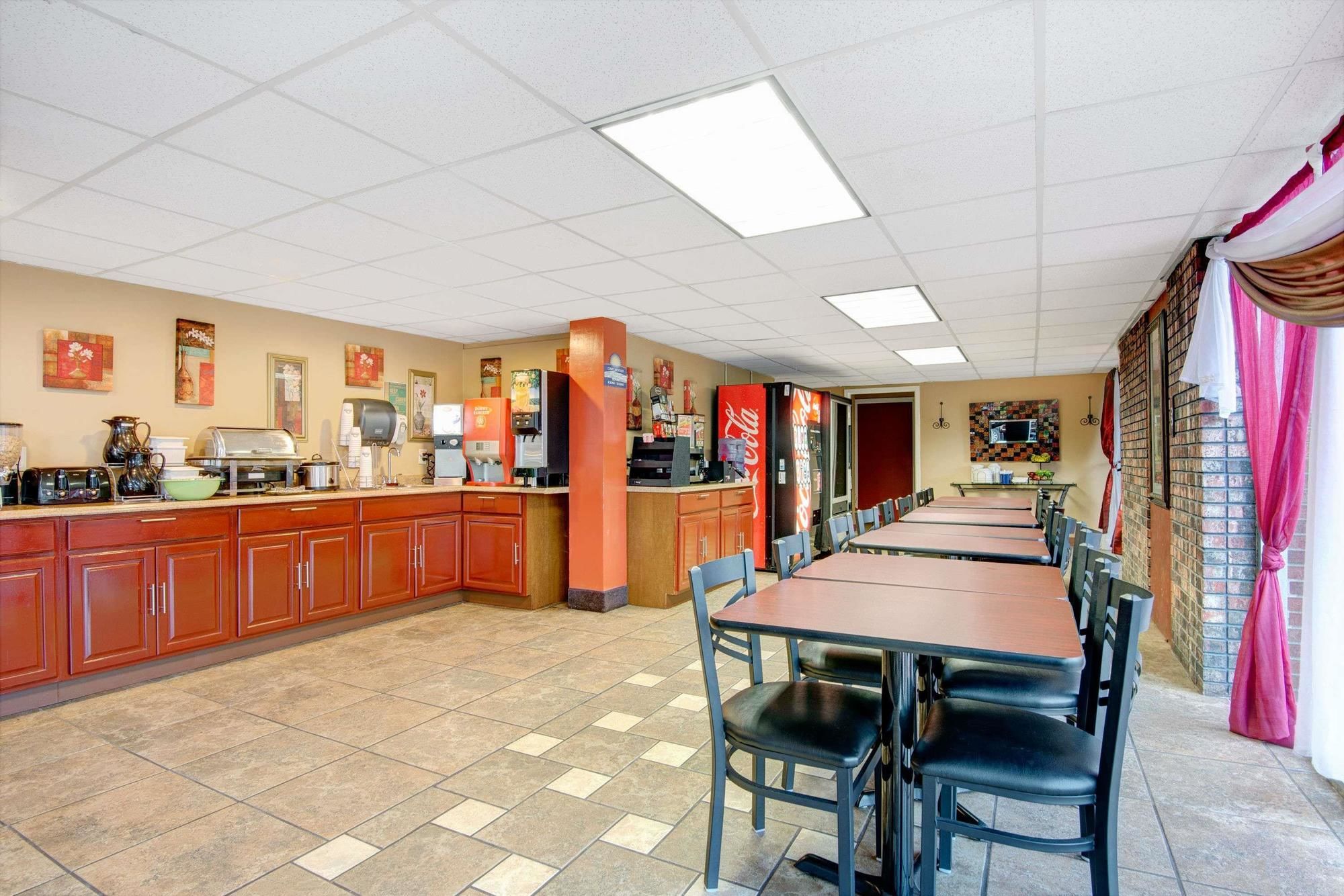 Days Inn by Wyndham Kansas City