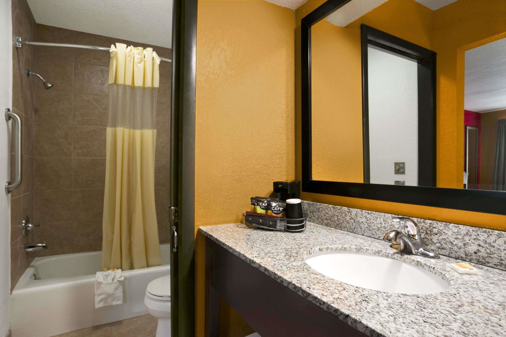 Days Inn by Wyndham Liberty/NE Kansas City