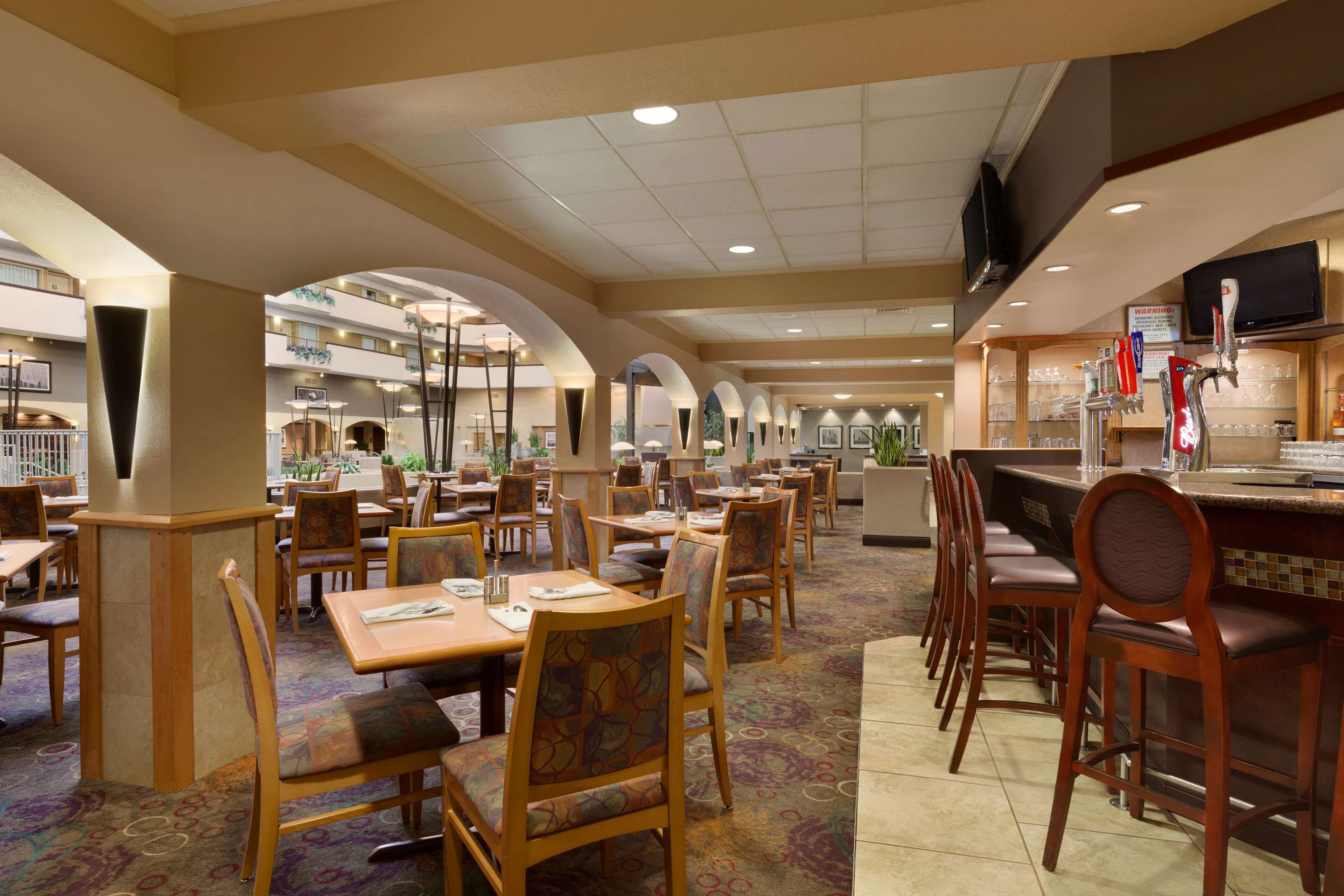 Embassy Suites Kansas City International Airport