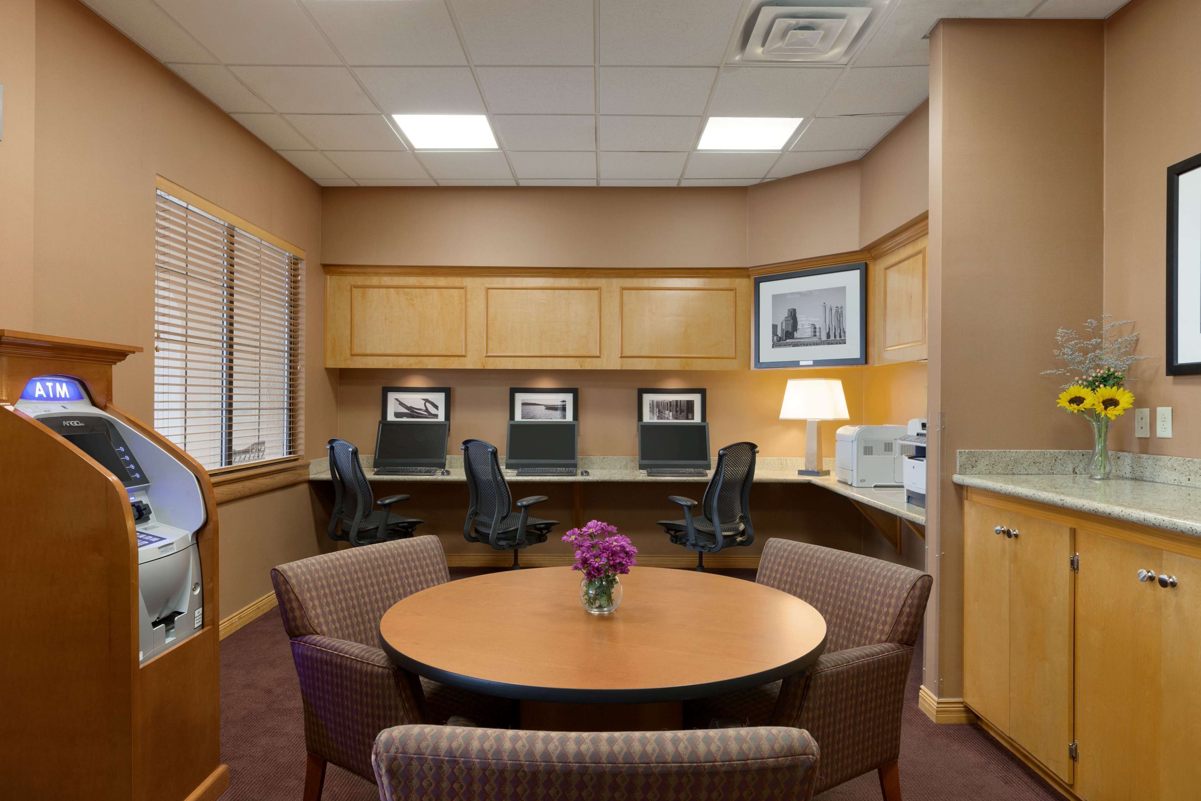 Embassy Suites Kansas City International Airport