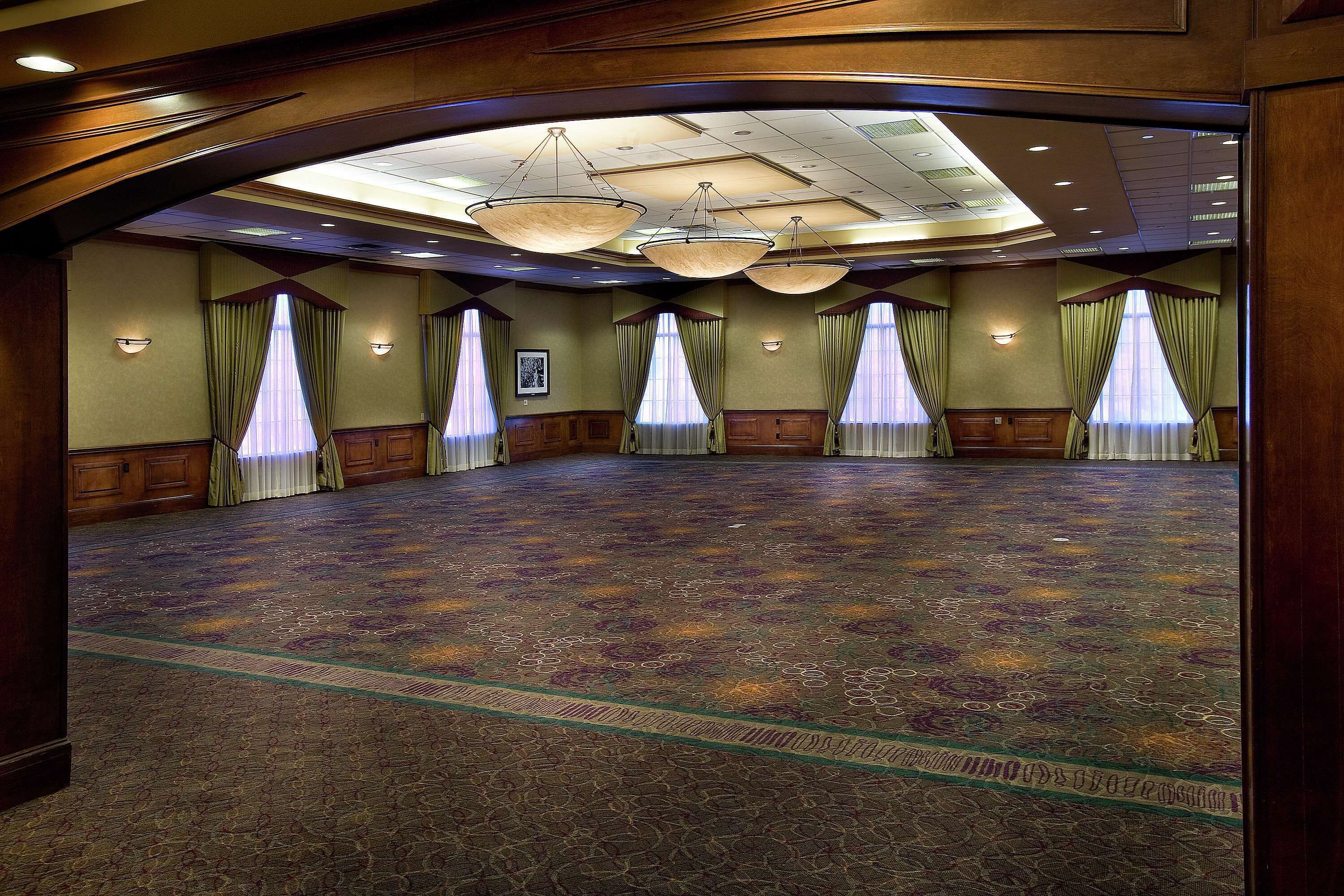 Embassy Suites Kansas City International Airport