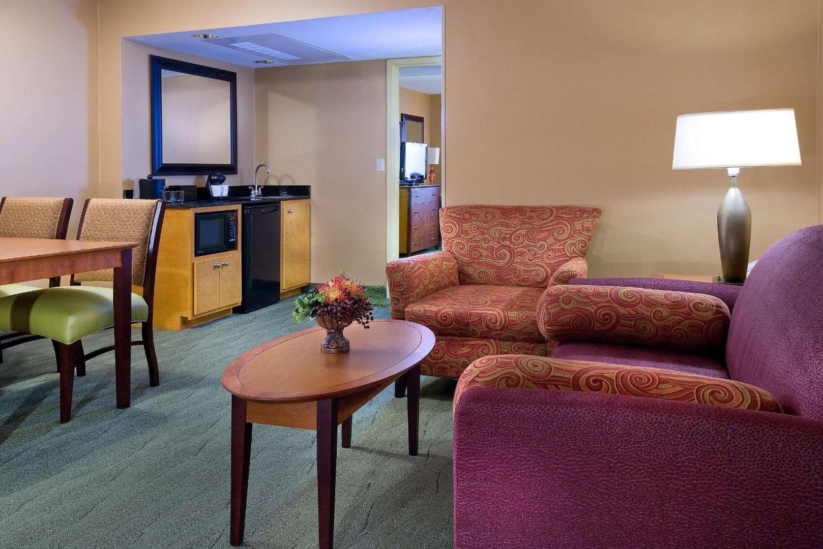 Embassy Suites Kansas City International Airport