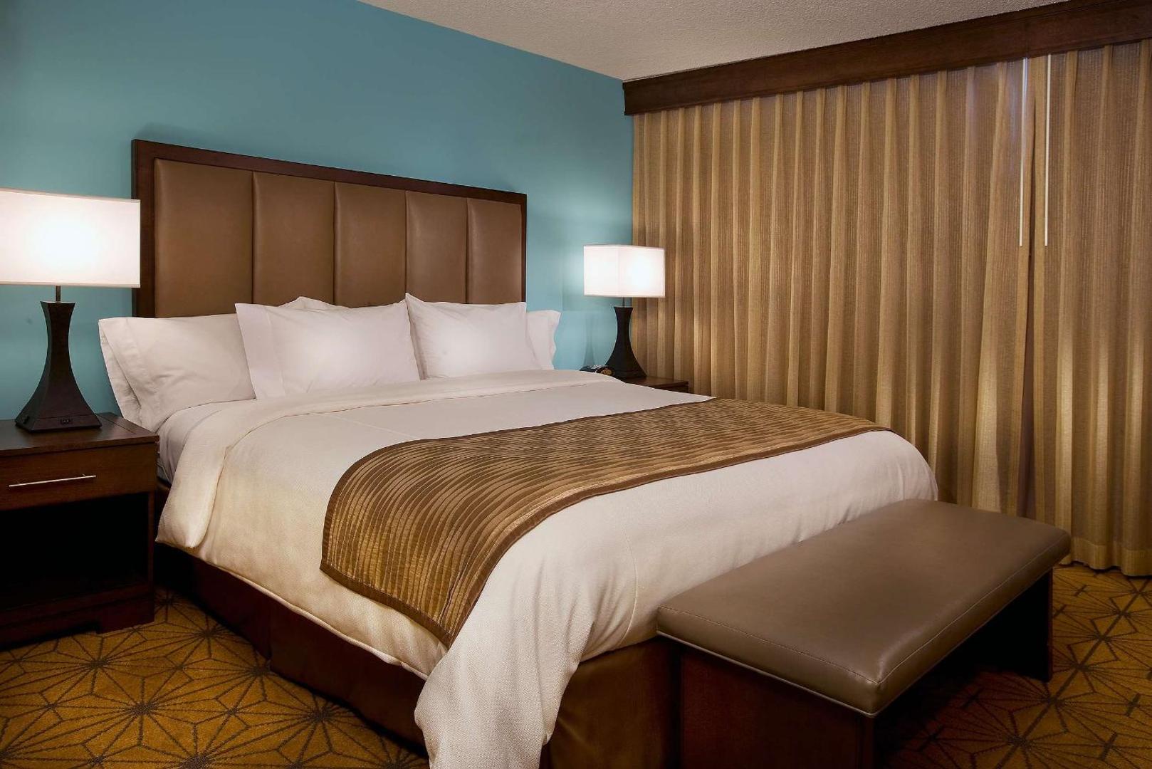 Embassy Suites Kansas City International Airport
