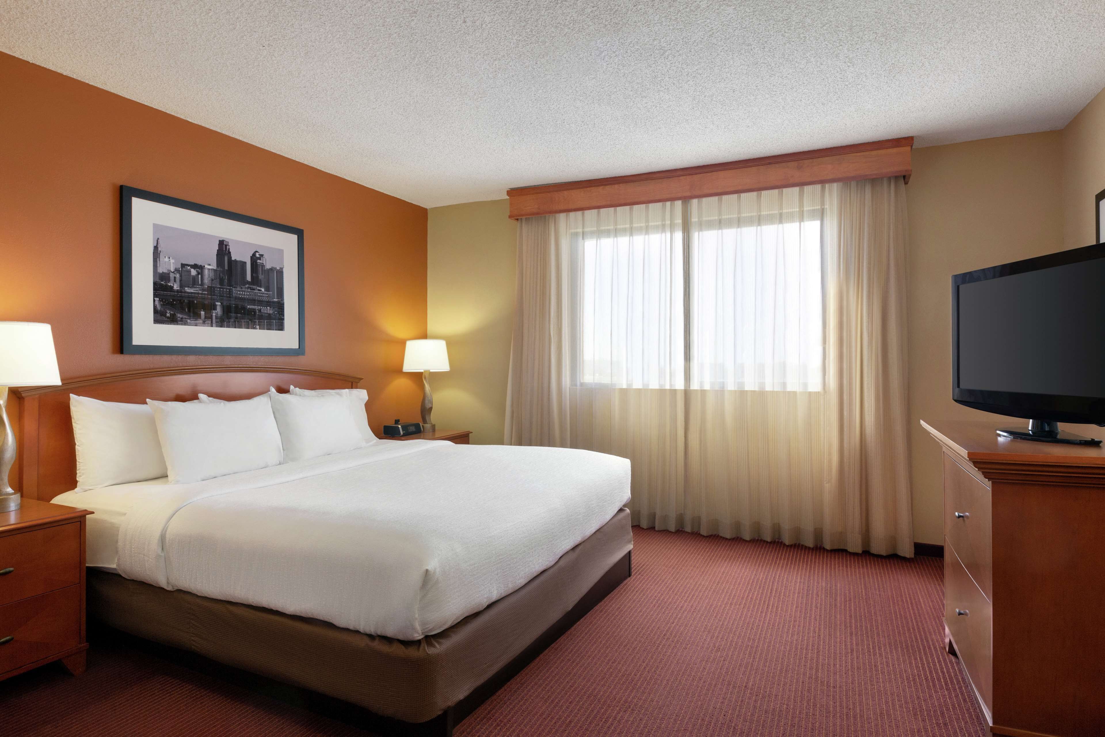 Embassy Suites Kansas City International Airport