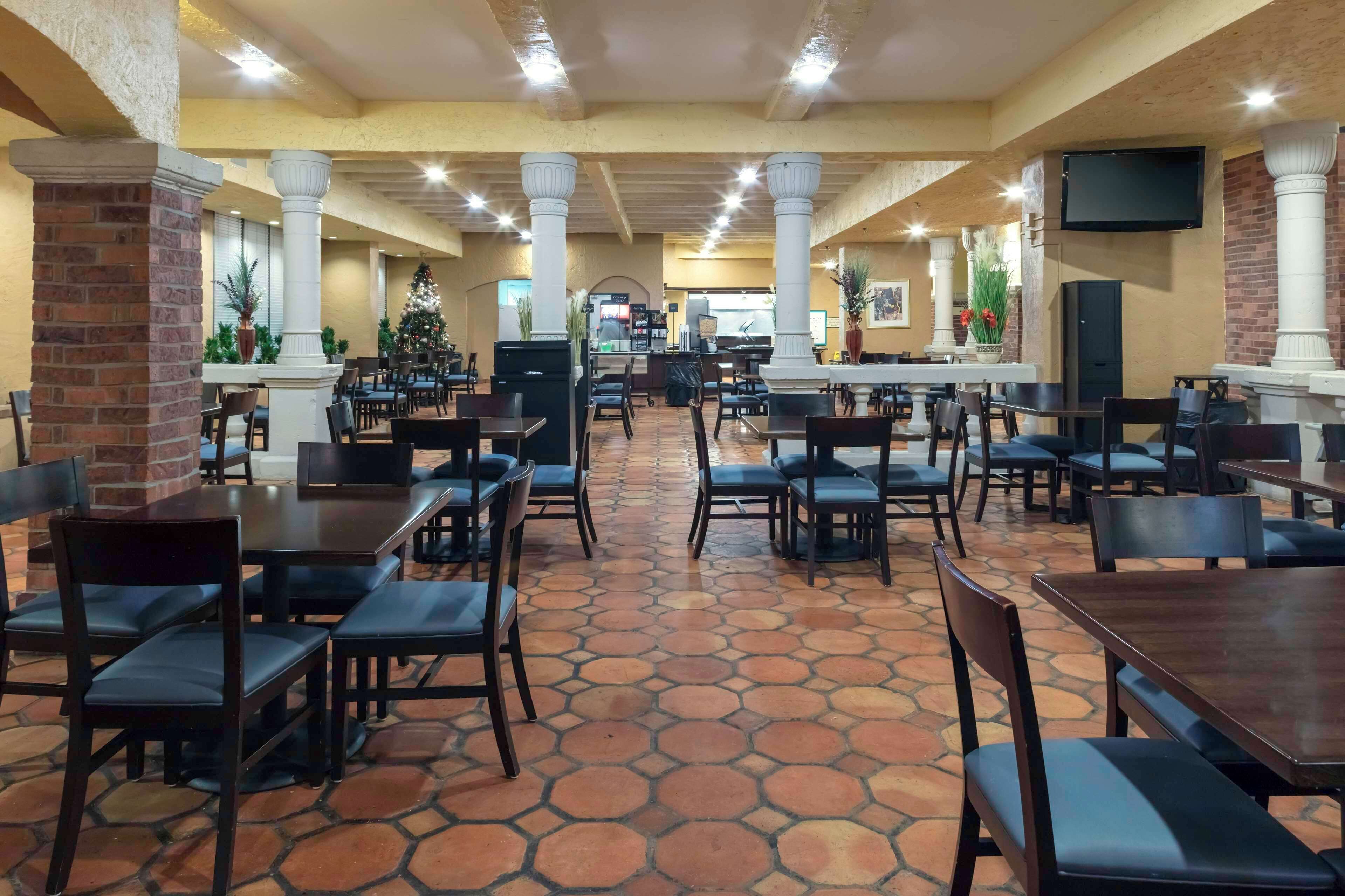 Embassy Suites Kansas City - Plaza