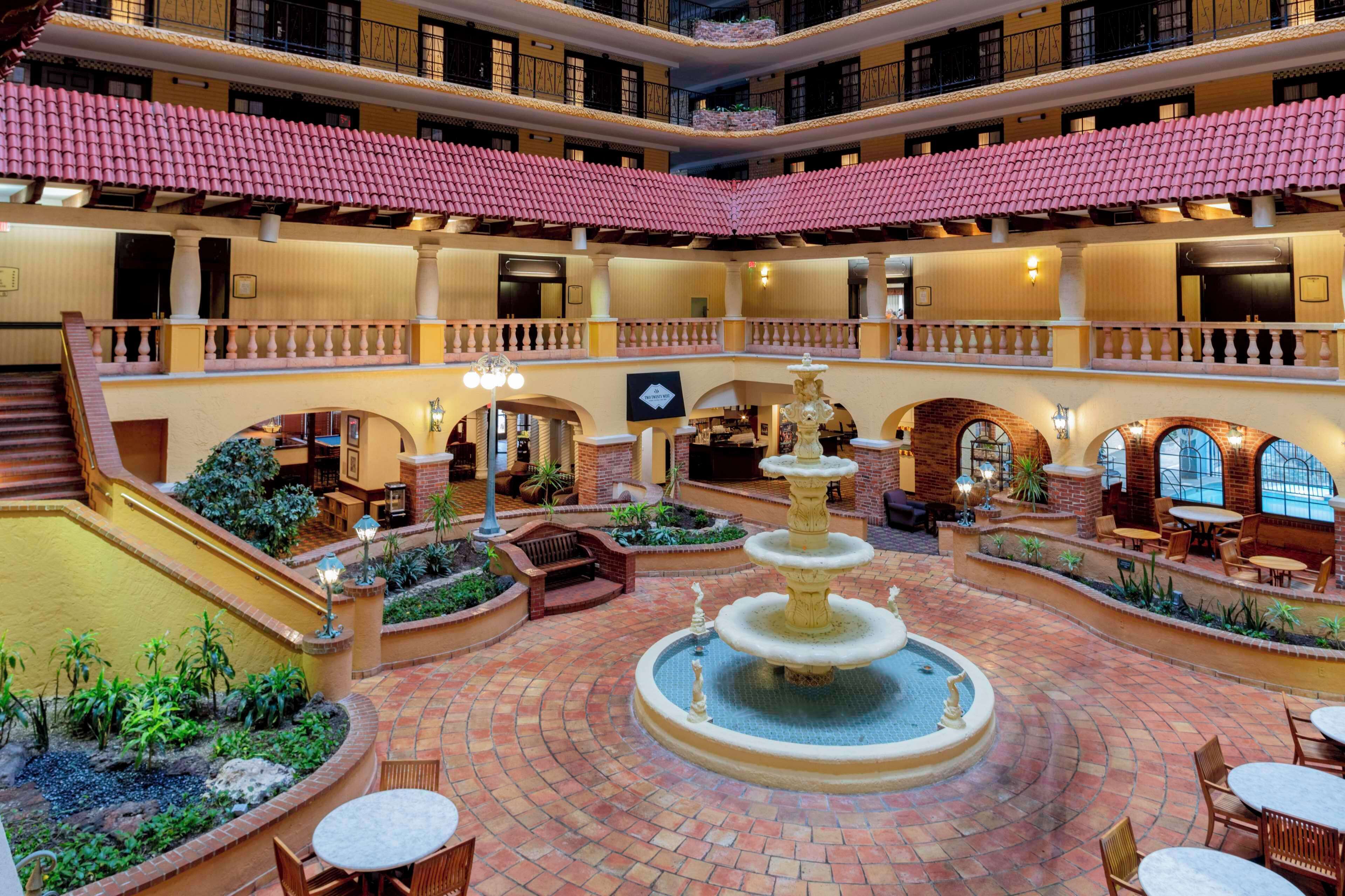 Embassy Suites Kansas City - Plaza