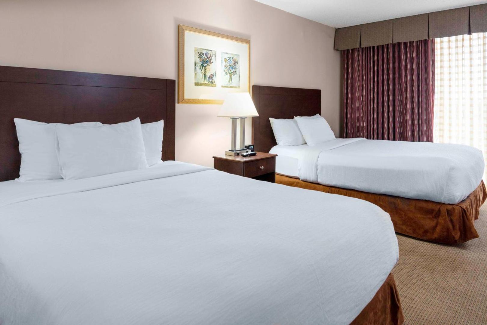 Embassy Suites Kansas City - Plaza