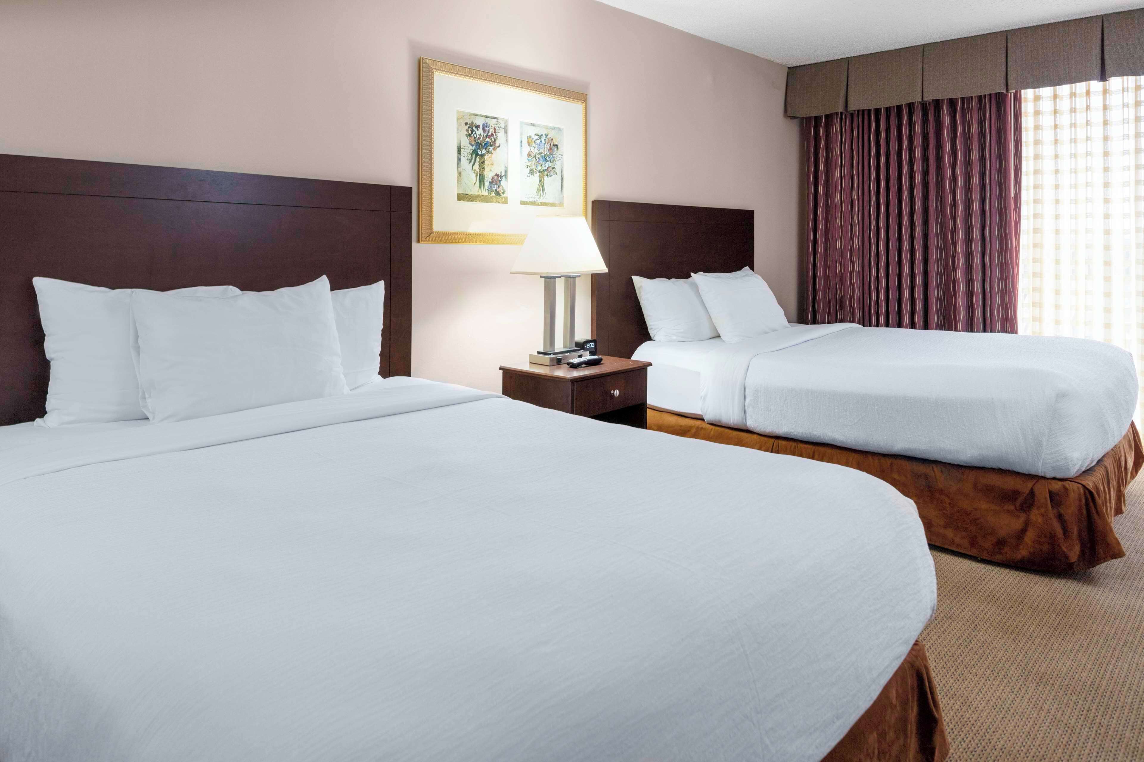 Embassy Suites Kansas City - Plaza