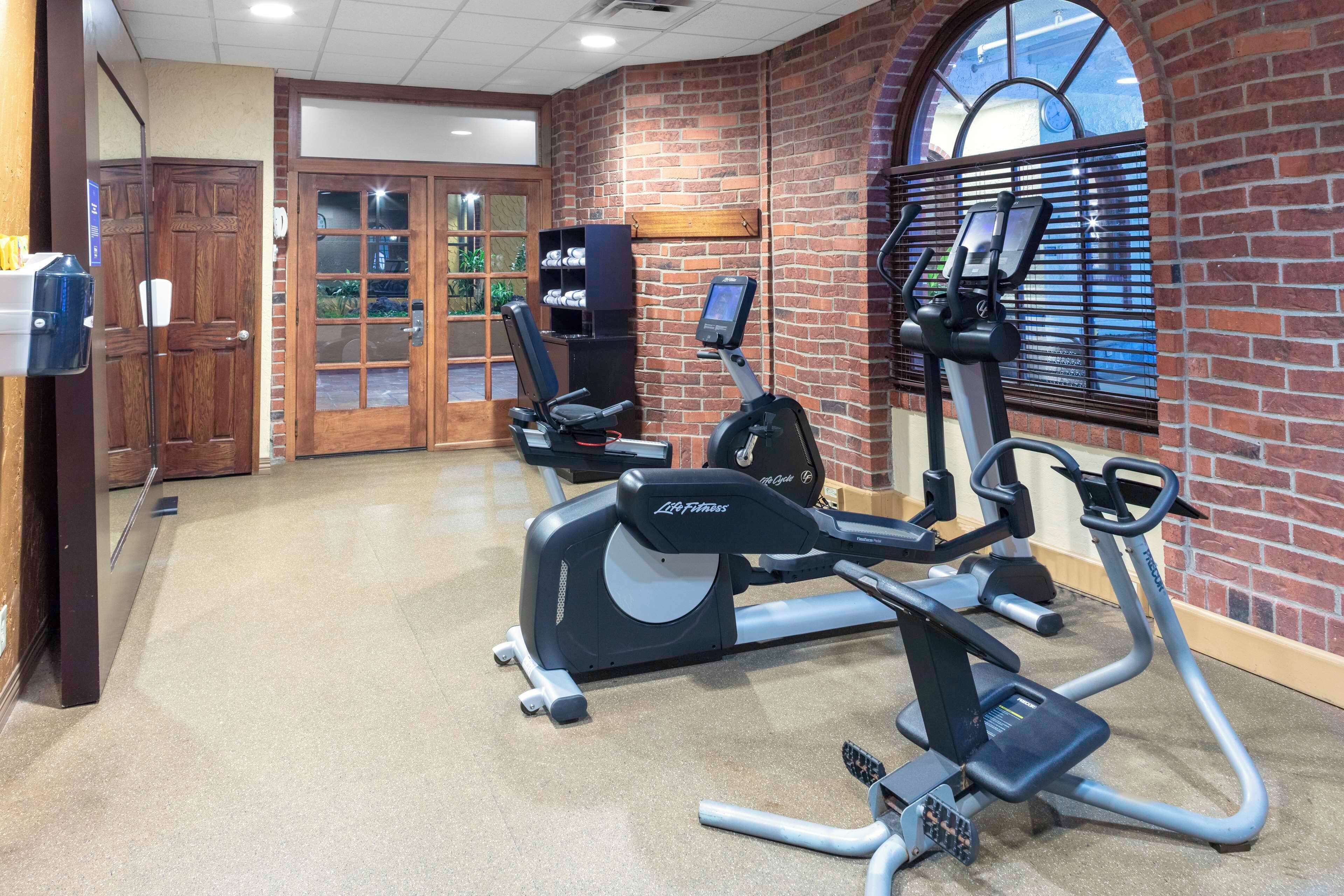 Embassy Suites Kansas City - Plaza