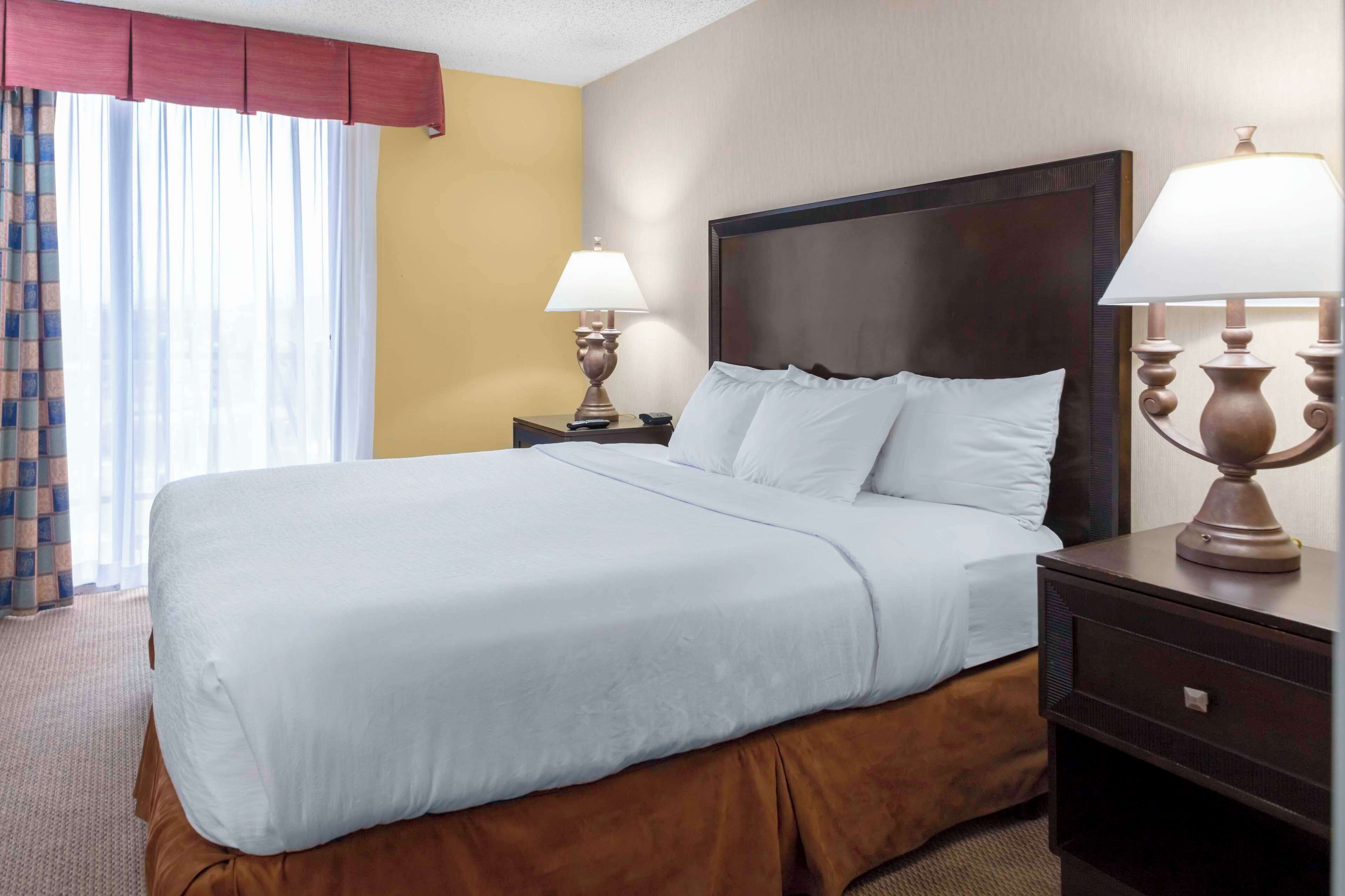 Embassy Suites Kansas City - Plaza