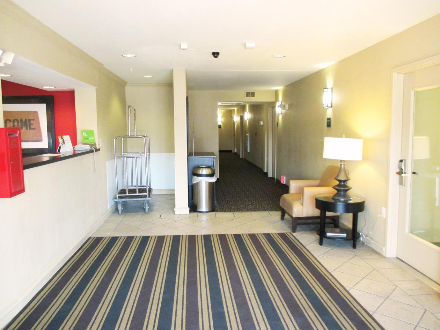 Extended Stay America Kansas City Country Club Plaza