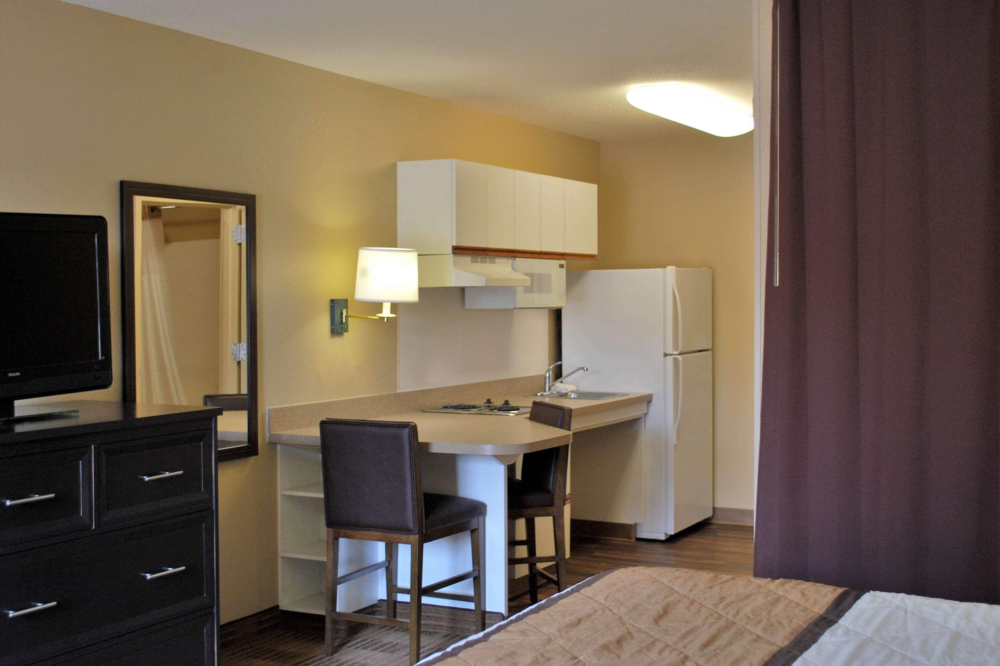 Extended Stay America Kansas City Country Club Plaza