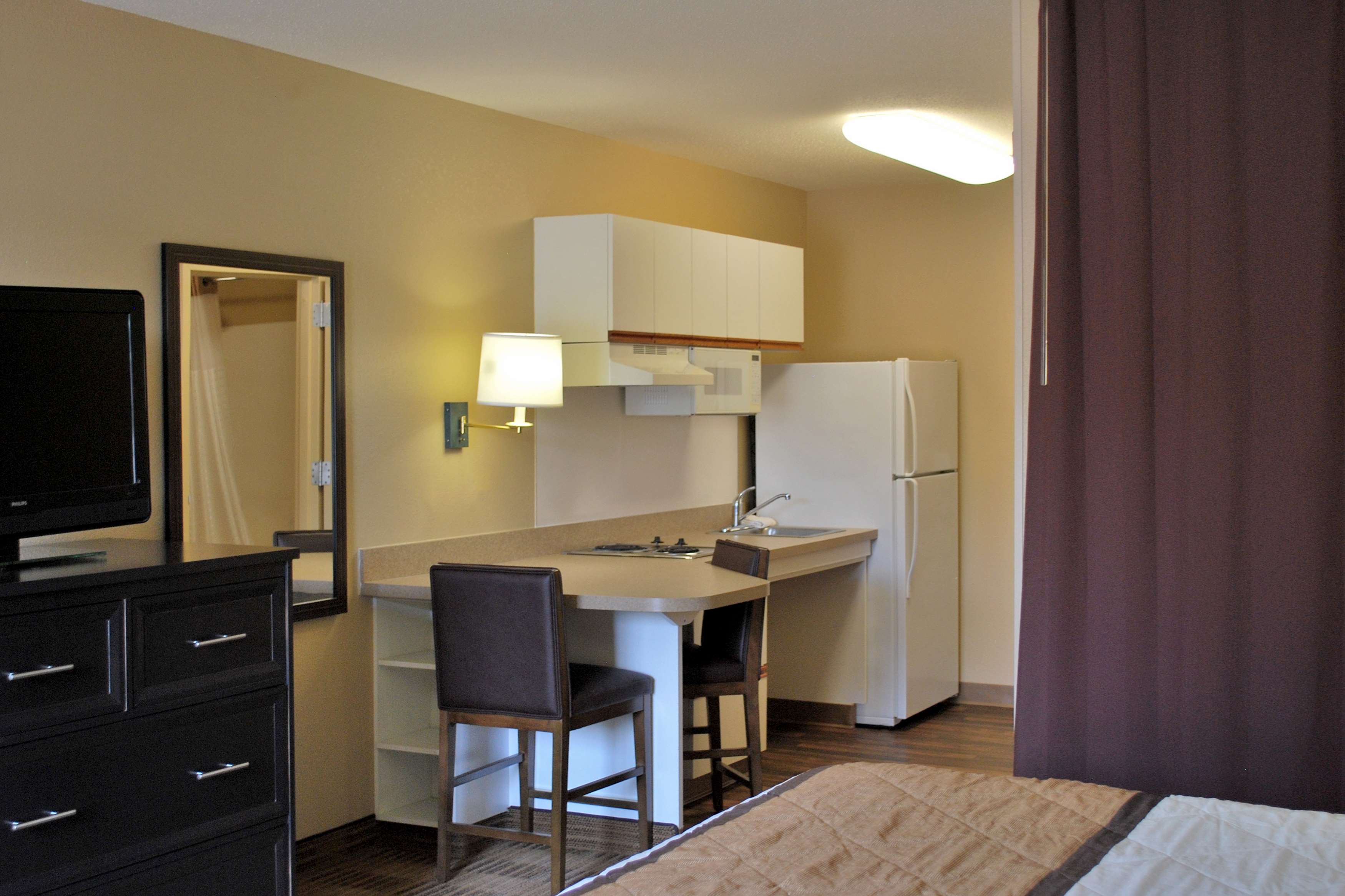 Extended Stay America Kansas City Country Club Plaza