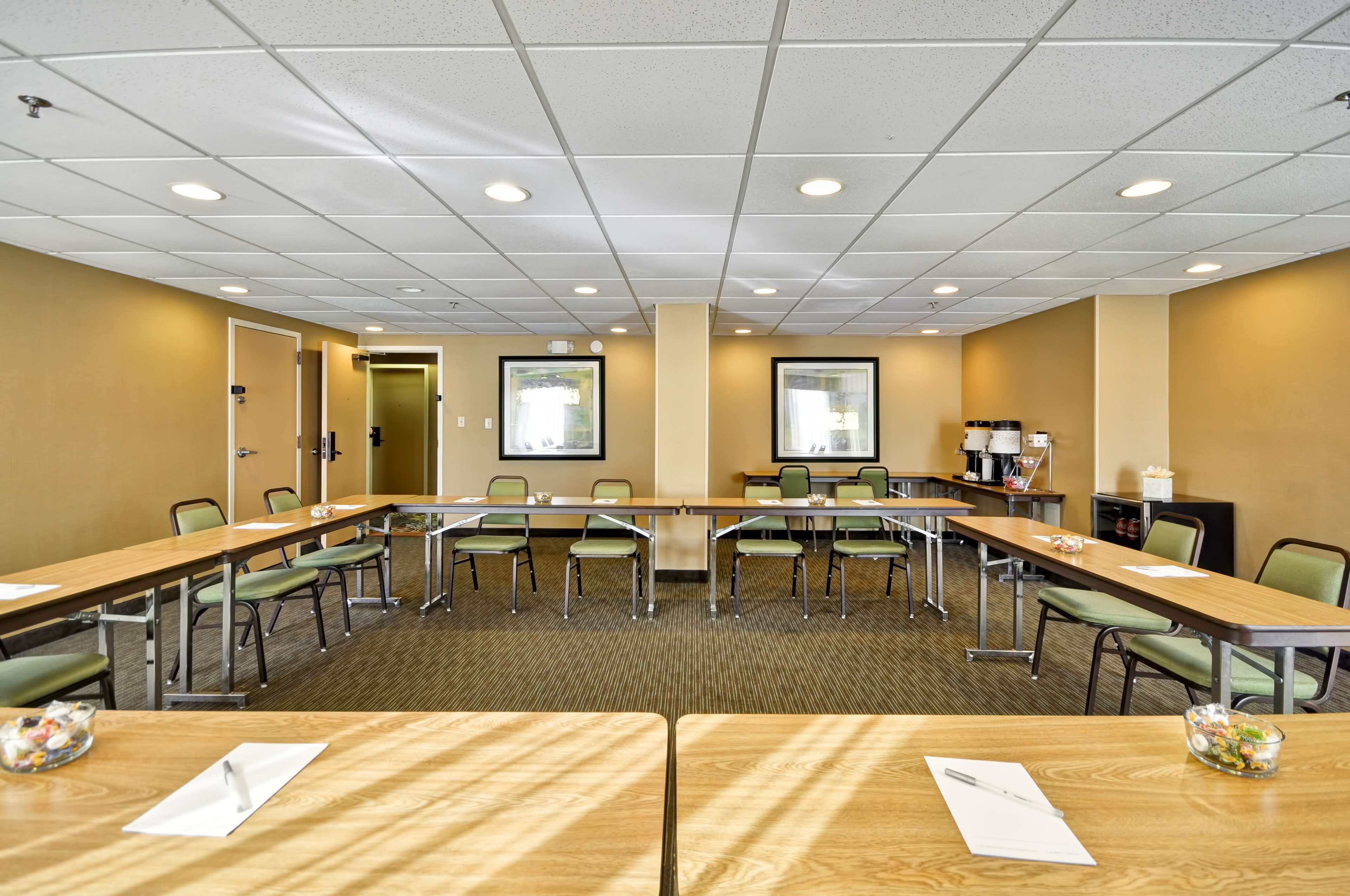 Hampton Inn Kansas City-Airport