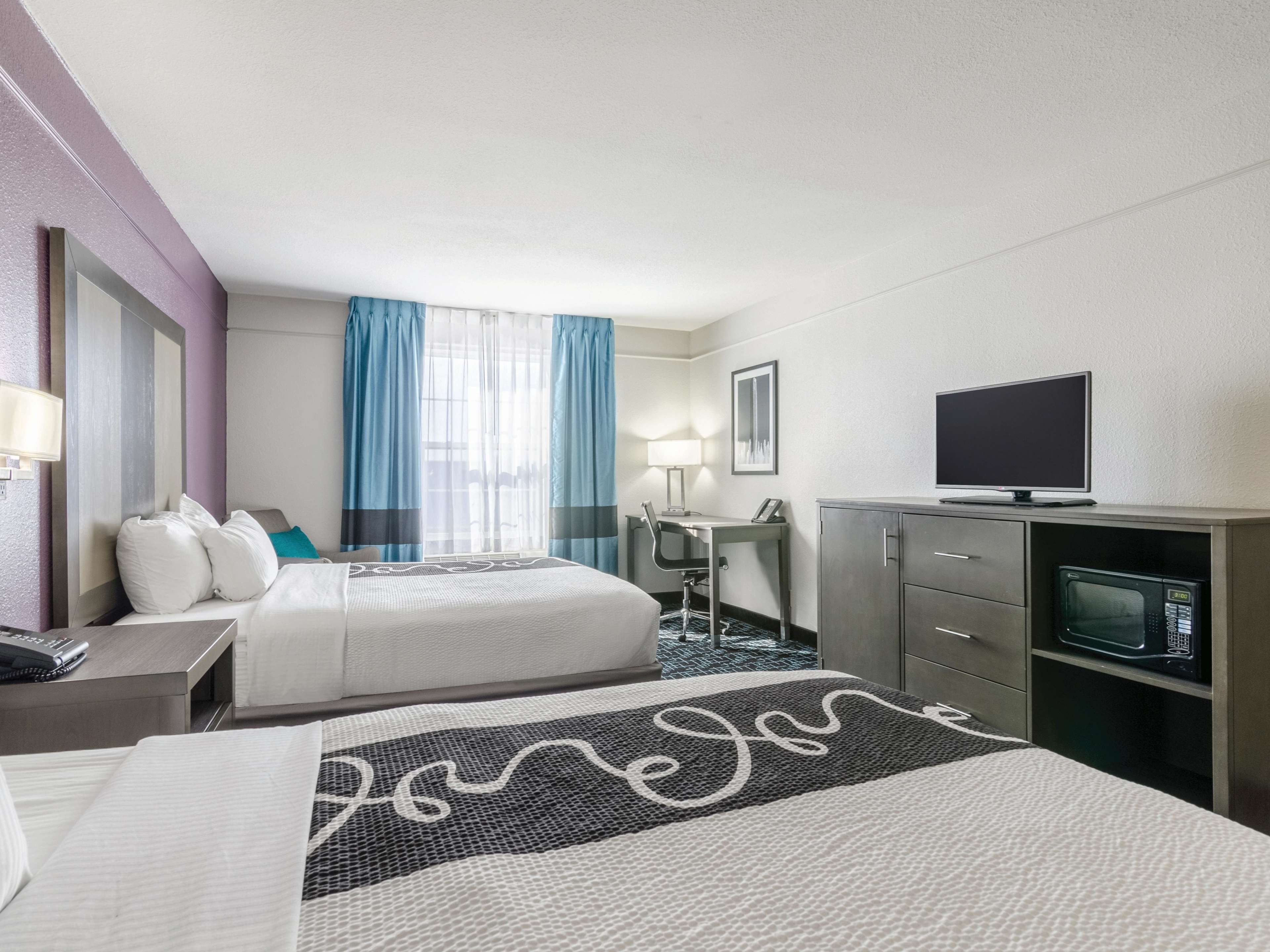 La Quinta Inn & Suites by Wyndham Kansas City Airport