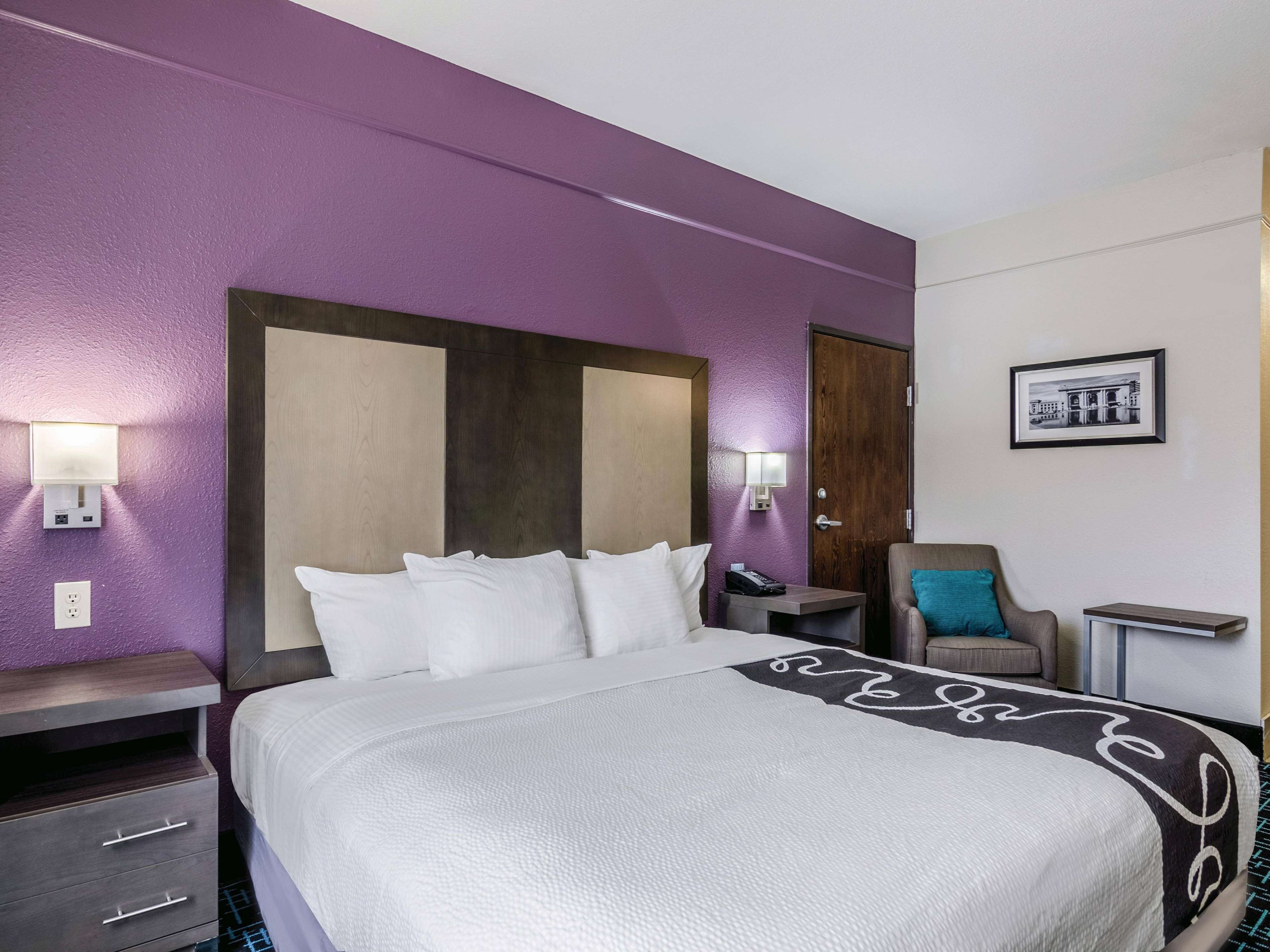 La Quinta Inn & Suites by Wyndham Kansas City Airport