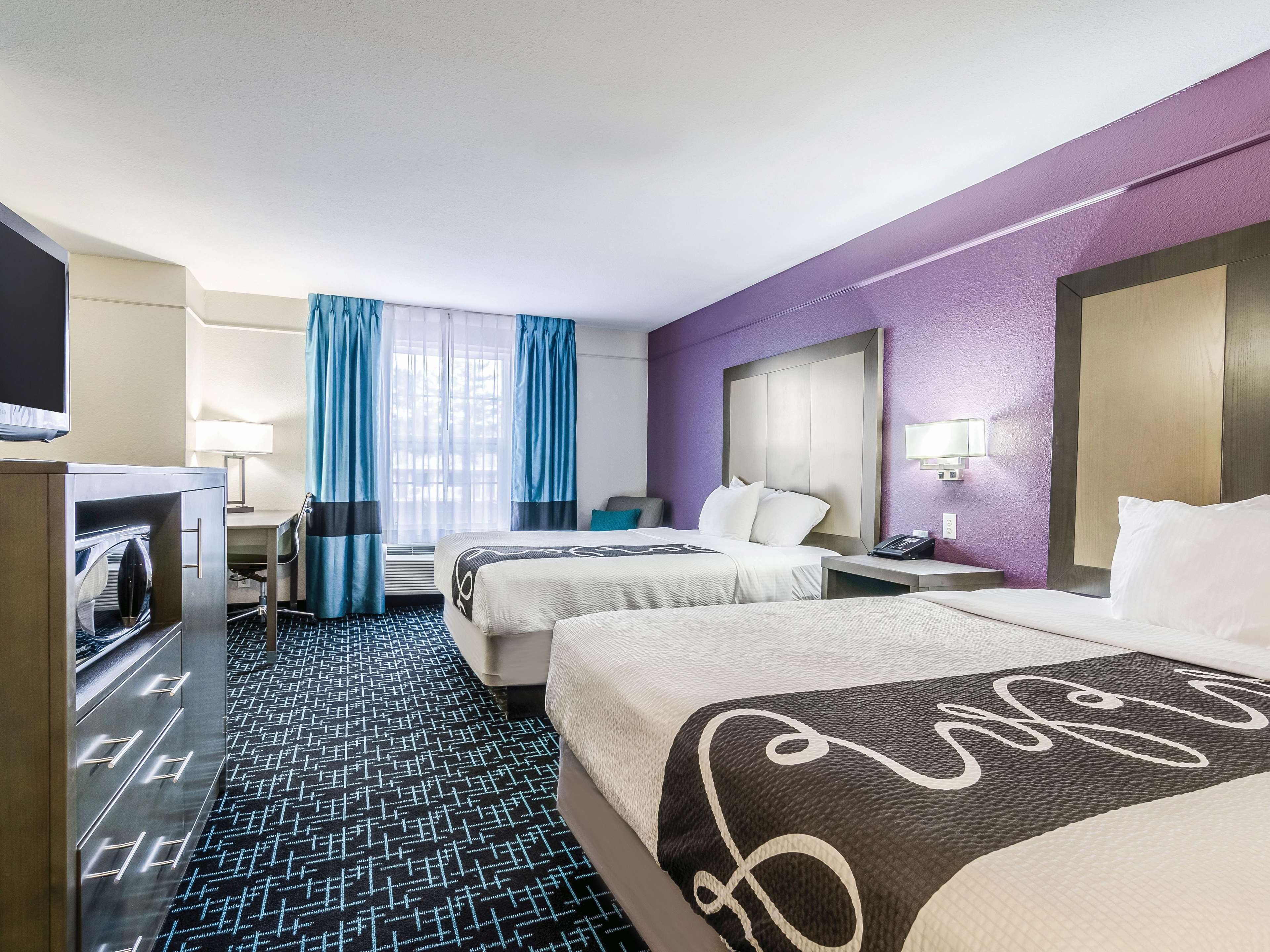 La Quinta Inn & Suites by Wyndham Kansas City Airport