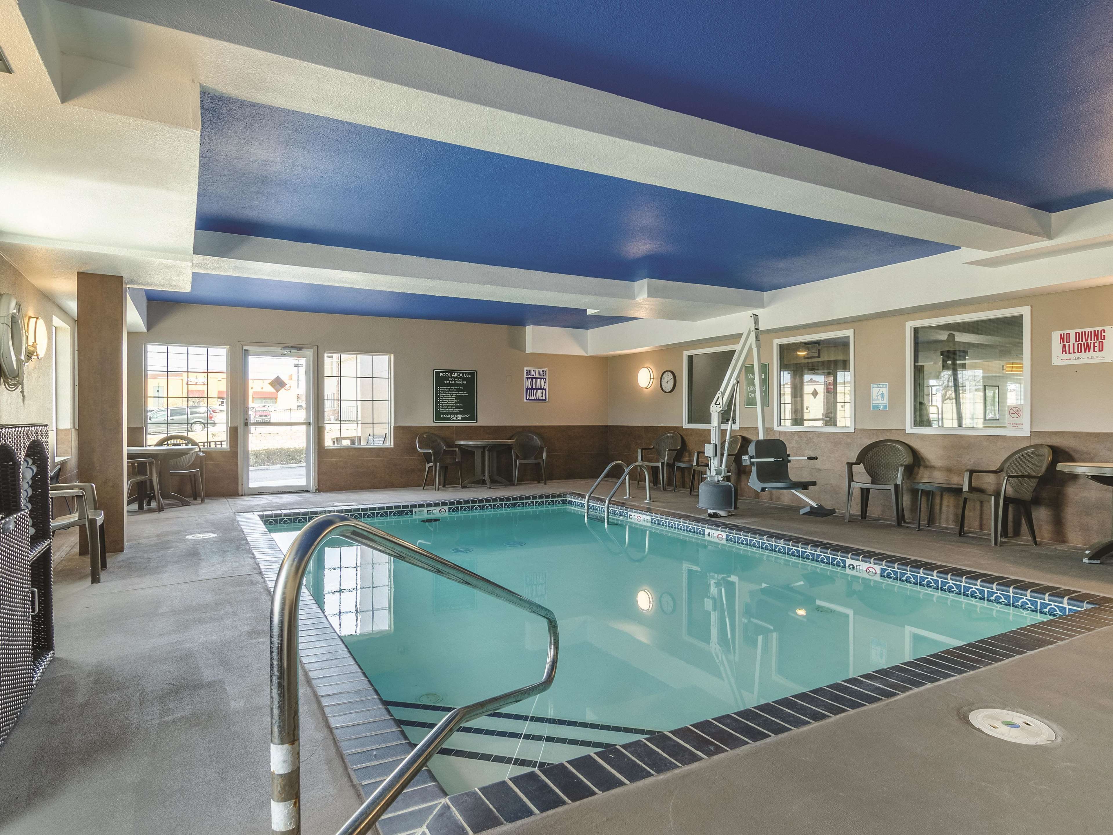 La Quinta Inn & Suites by Wyndham Kansas City Airport