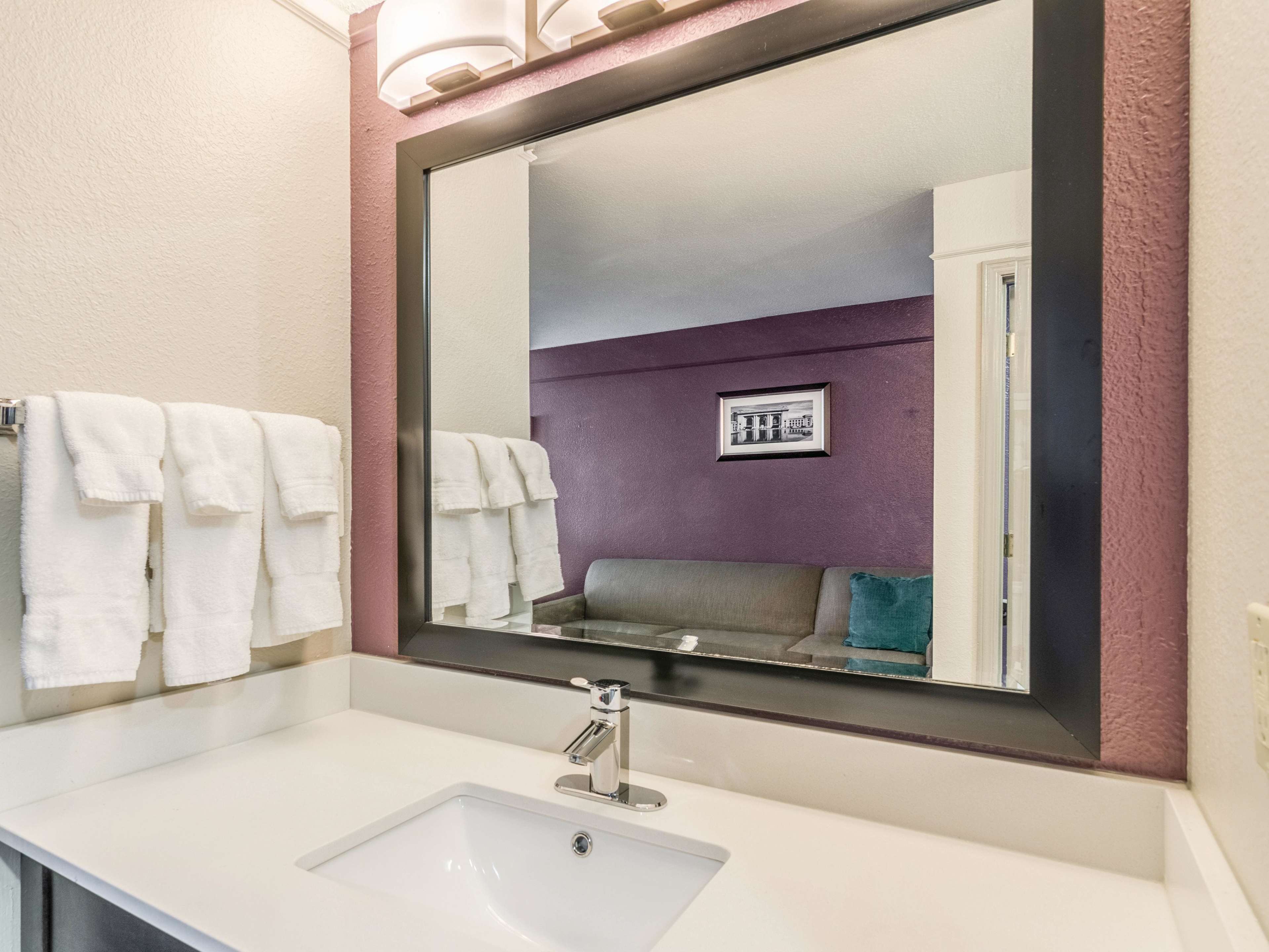 La Quinta Inn & Suites by Wyndham Kansas City Airport