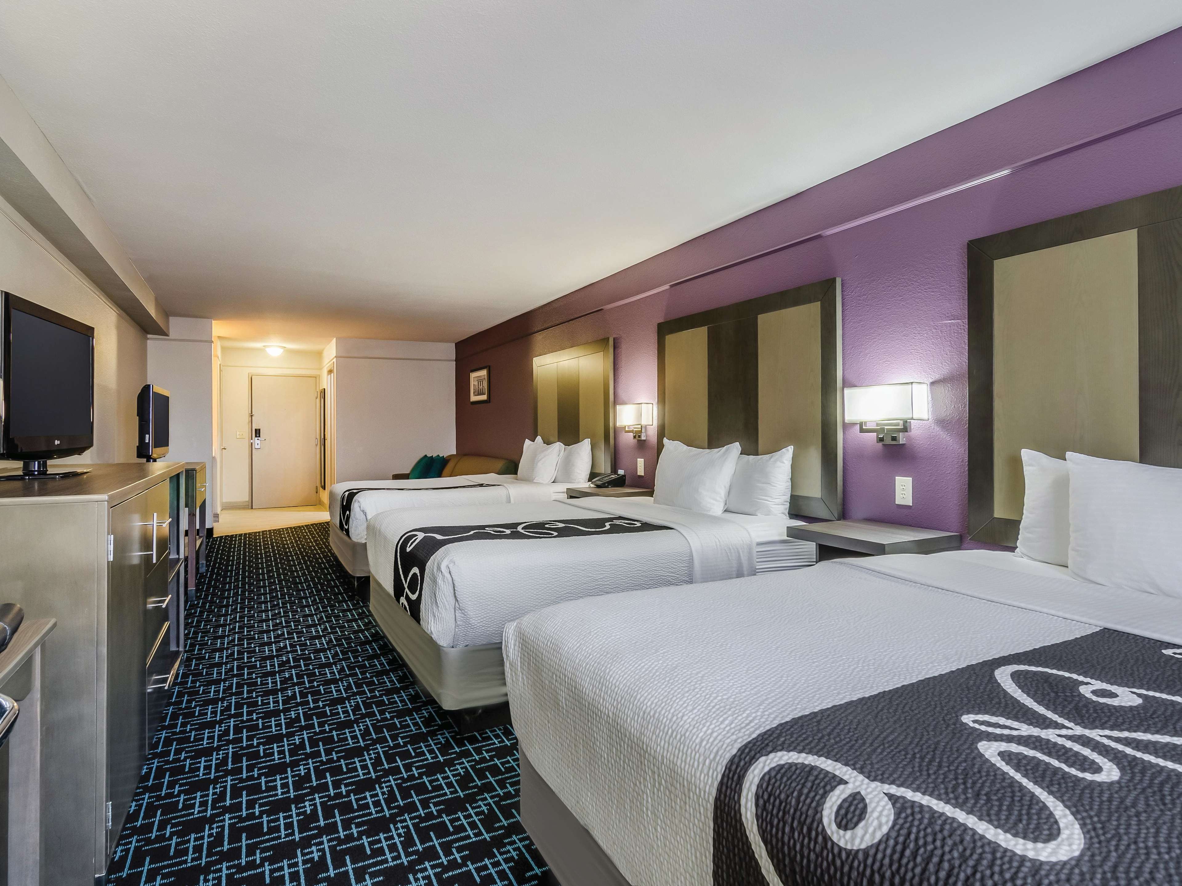 La Quinta Inn & Suites by Wyndham Kansas City Airport