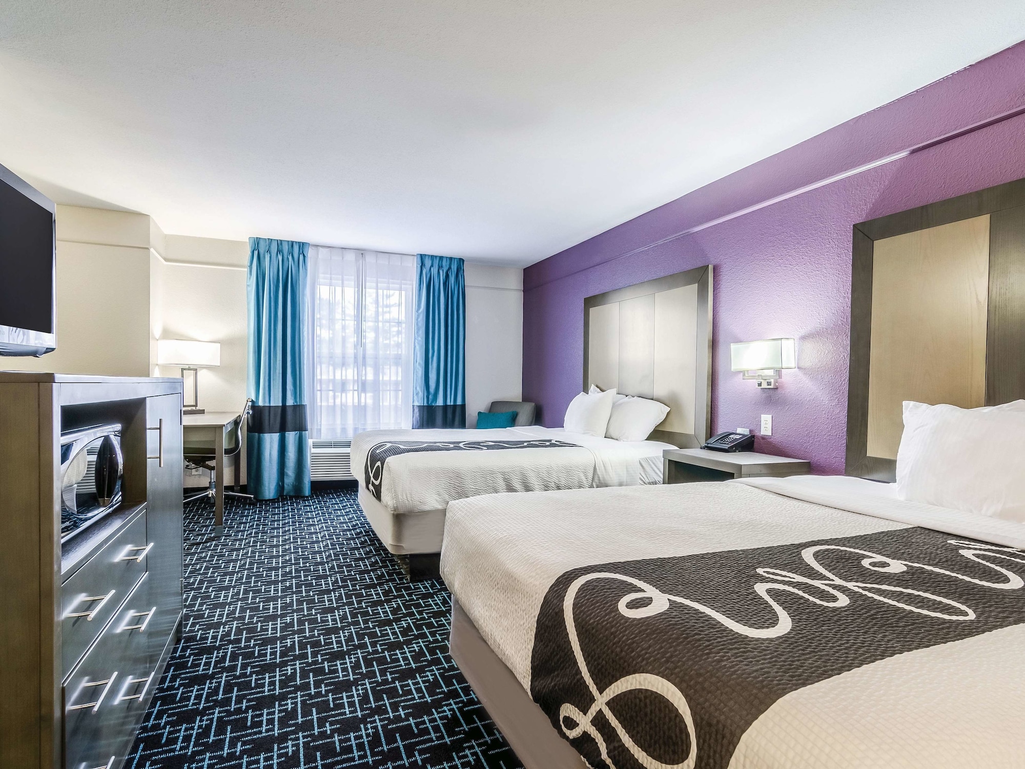 La Quinta Inn & Suites by Wyndham Kansas City Airport