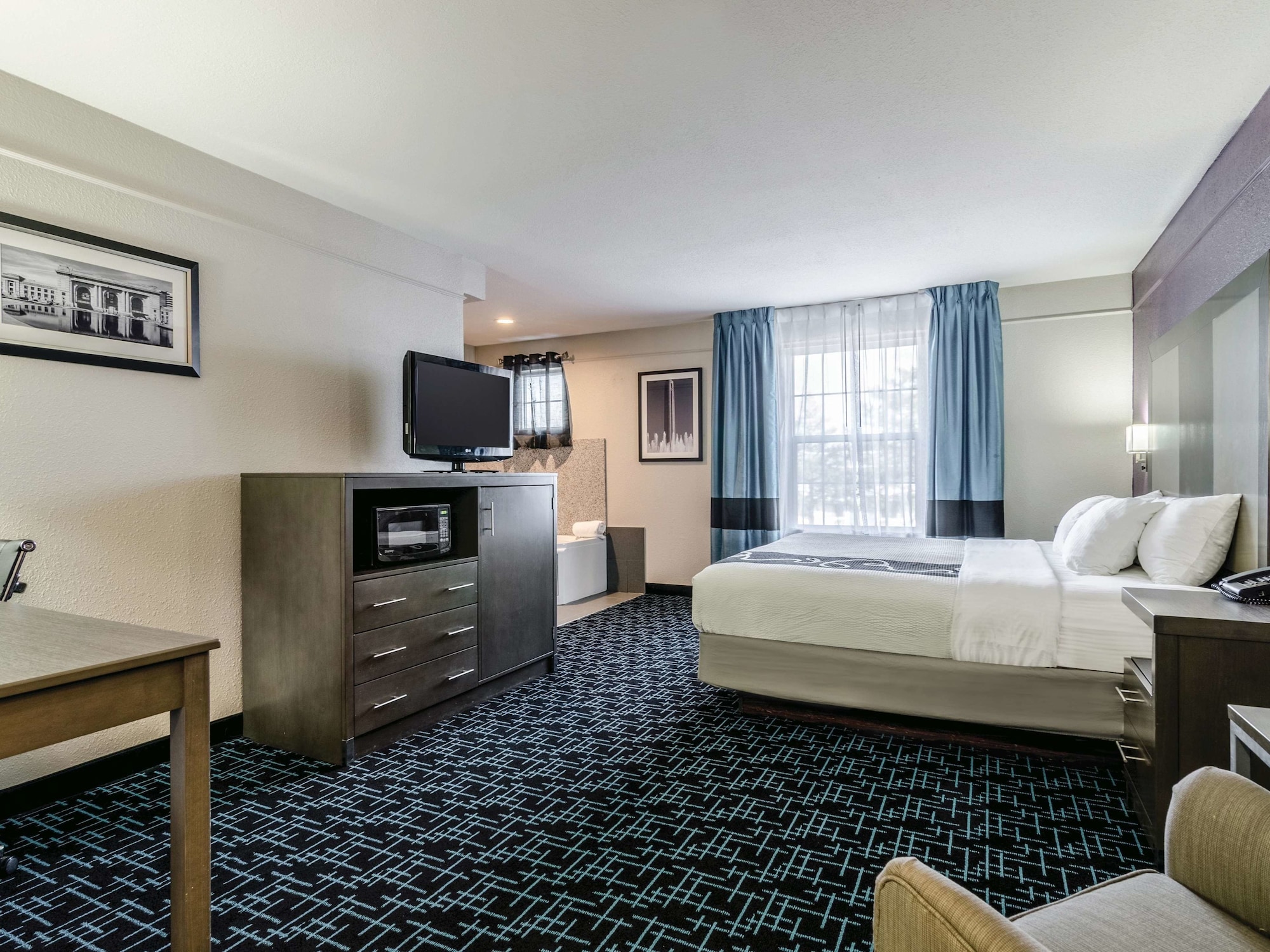 La Quinta Inn & Suites by Wyndham Kansas City Airport